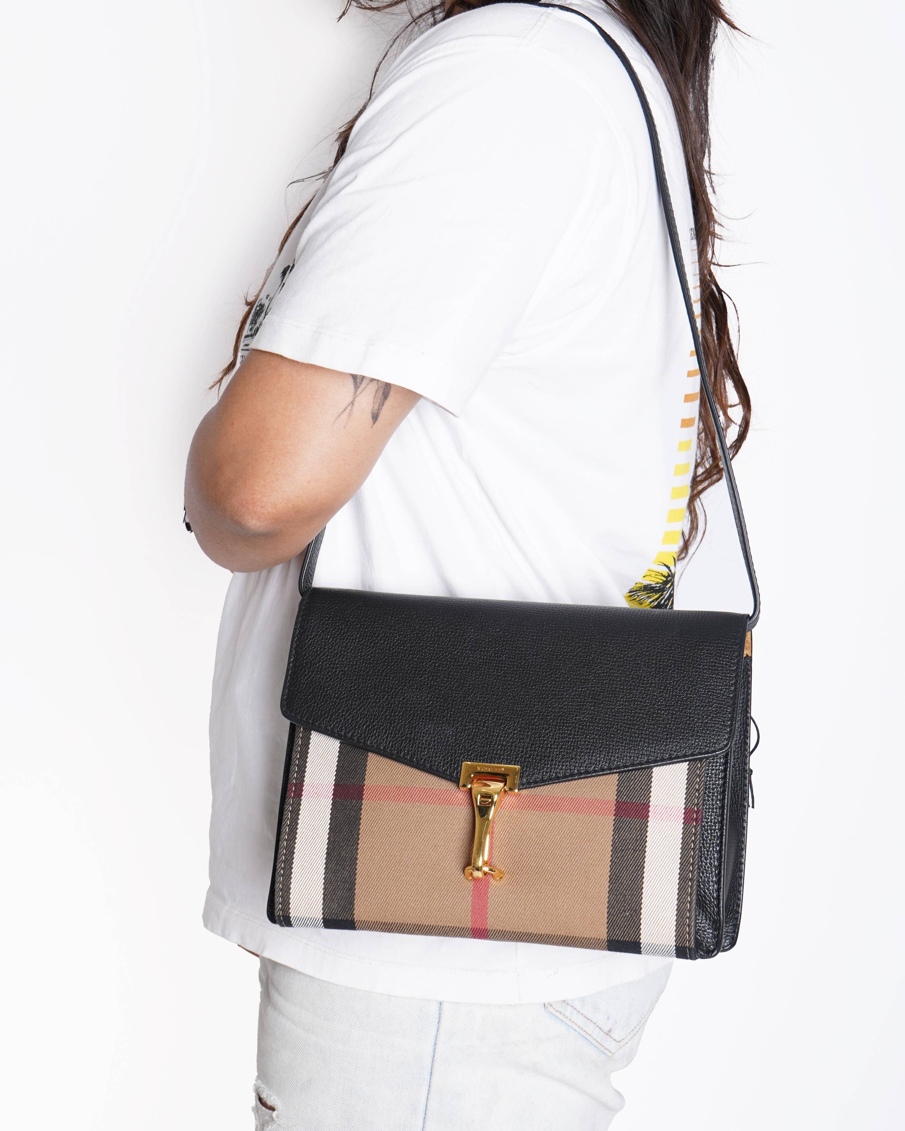 Burberry
Macken Leather shoulder Bag