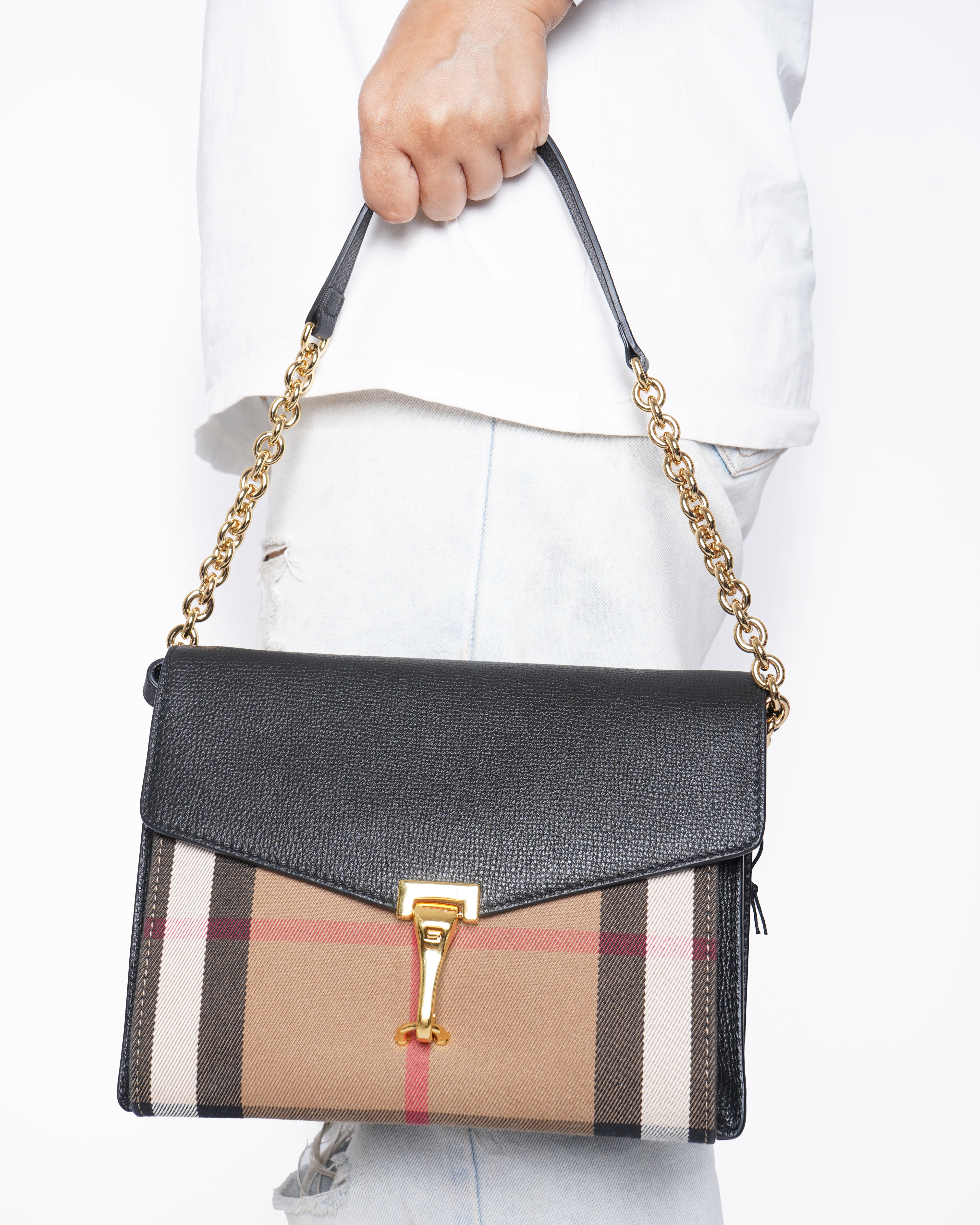 Burberry
Macken Leather shoulder Bag