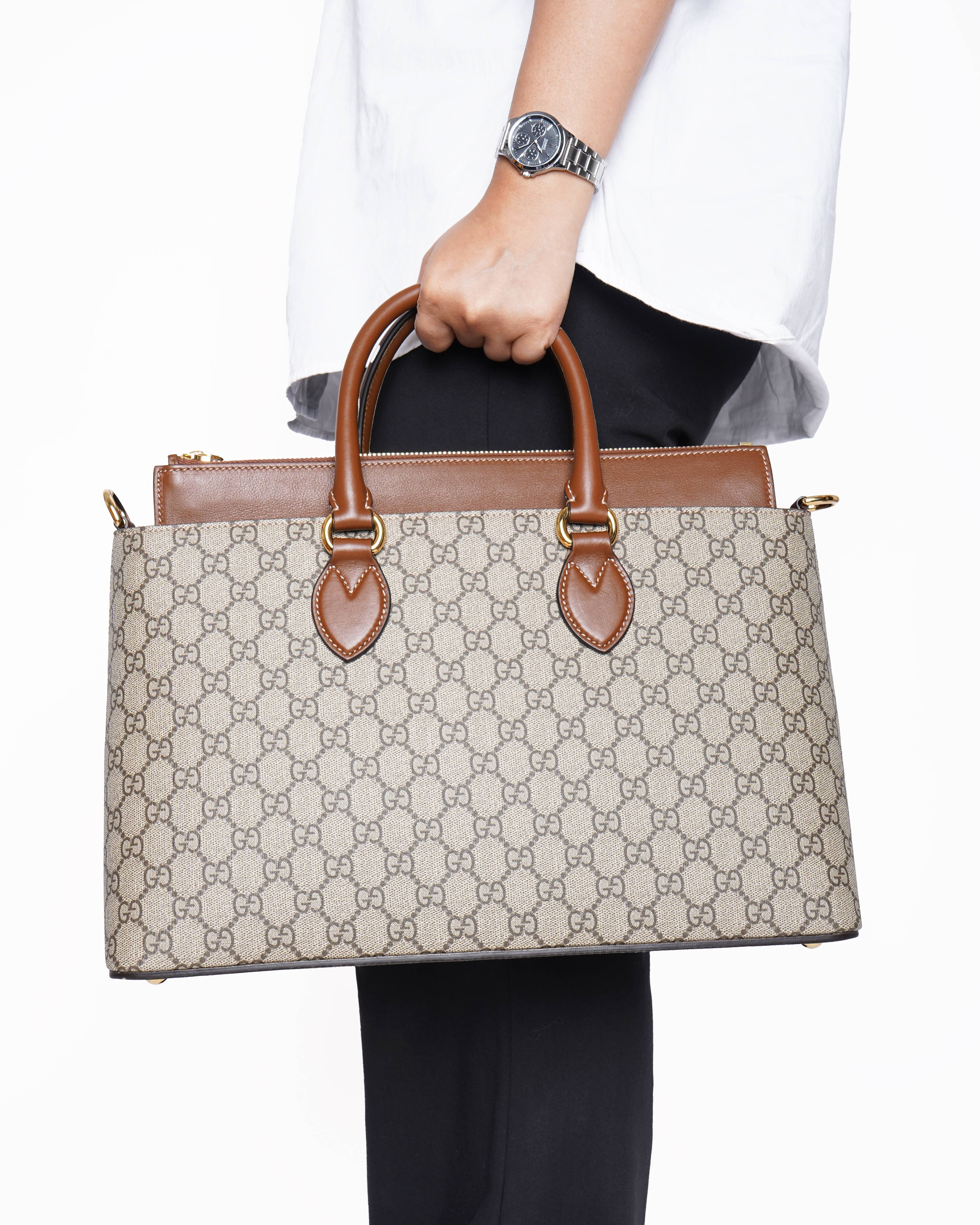 Gucci gg supreme canvas zip tote bag