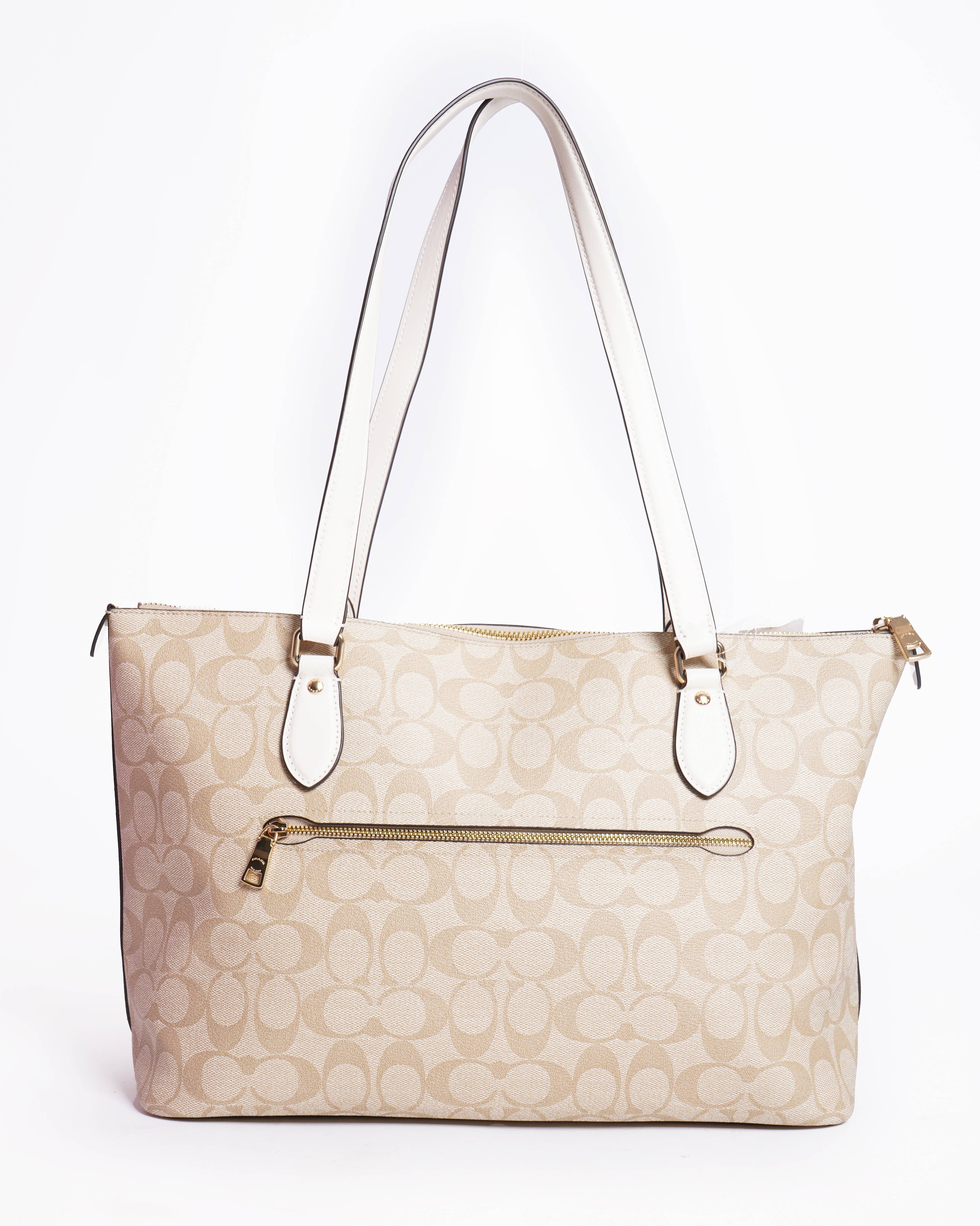 New COACH
Gallery Medium Tote Bag In Signature Canvas
