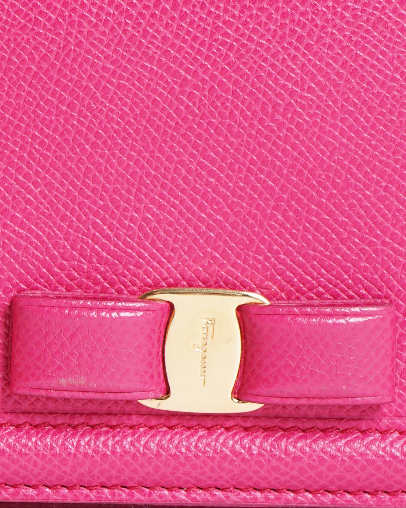 Salvatore Ferragamo vara bow wallet on chain in pink