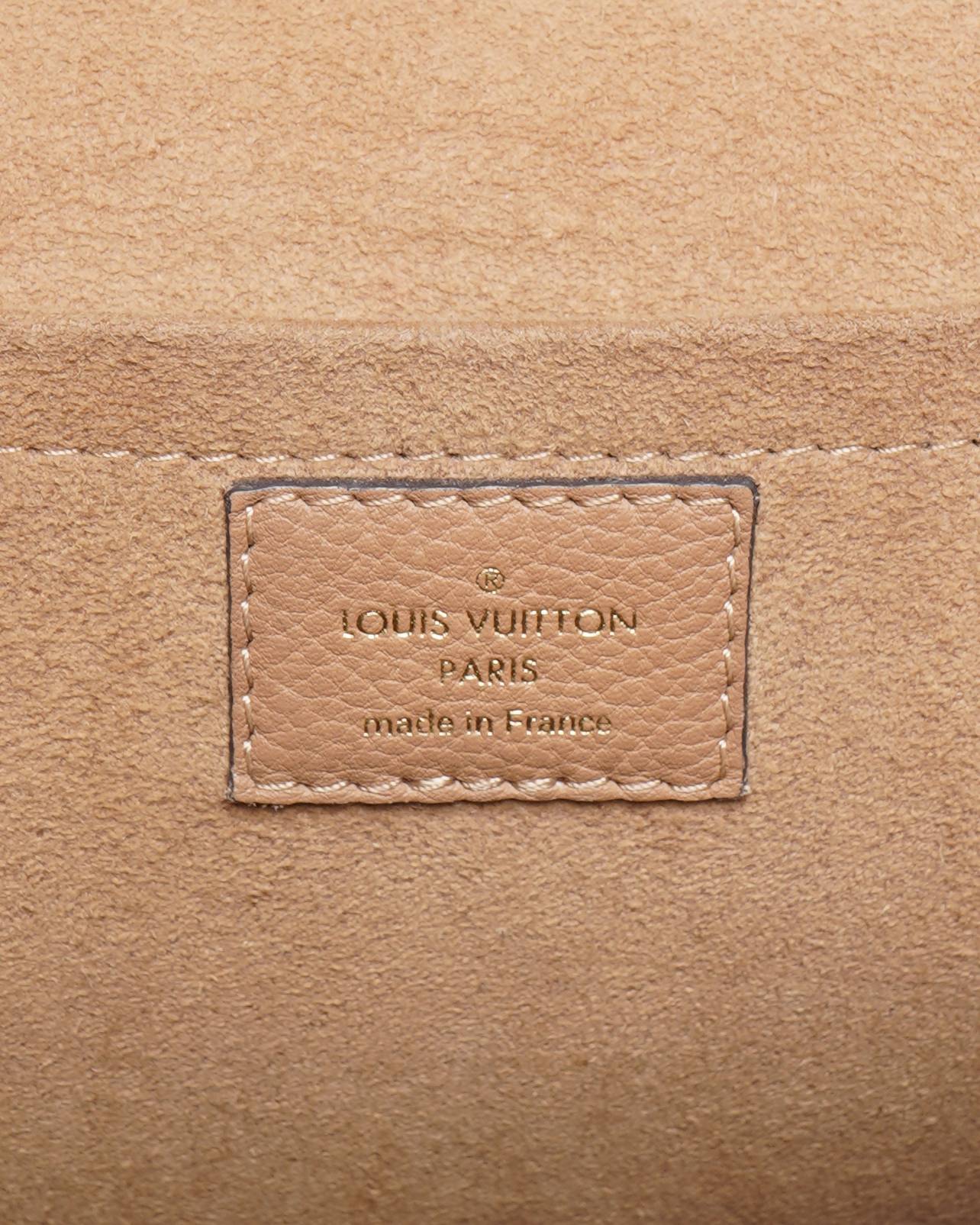 Louis Vuitton
Merignan Shoulder bag