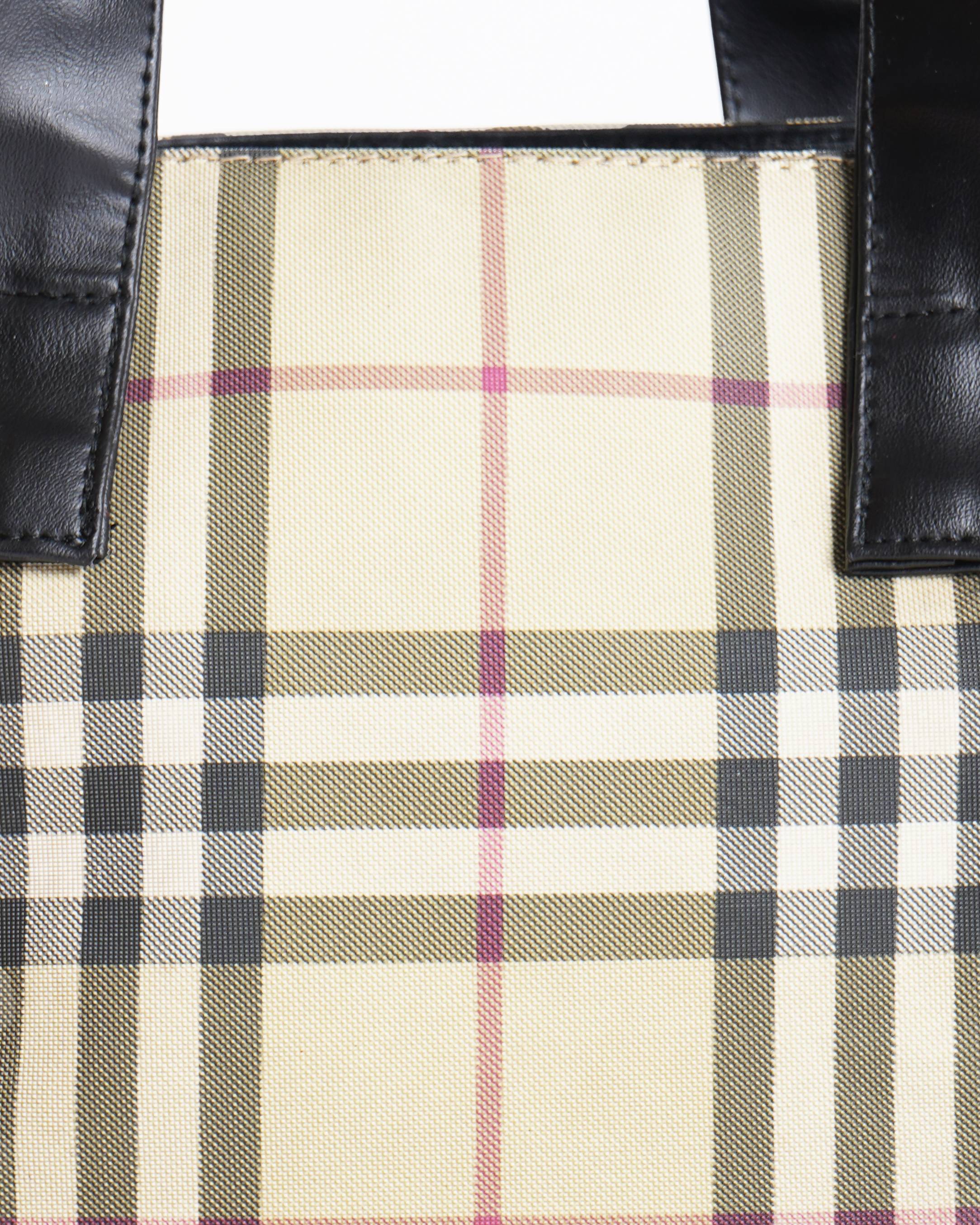 Burberry signature tote bag