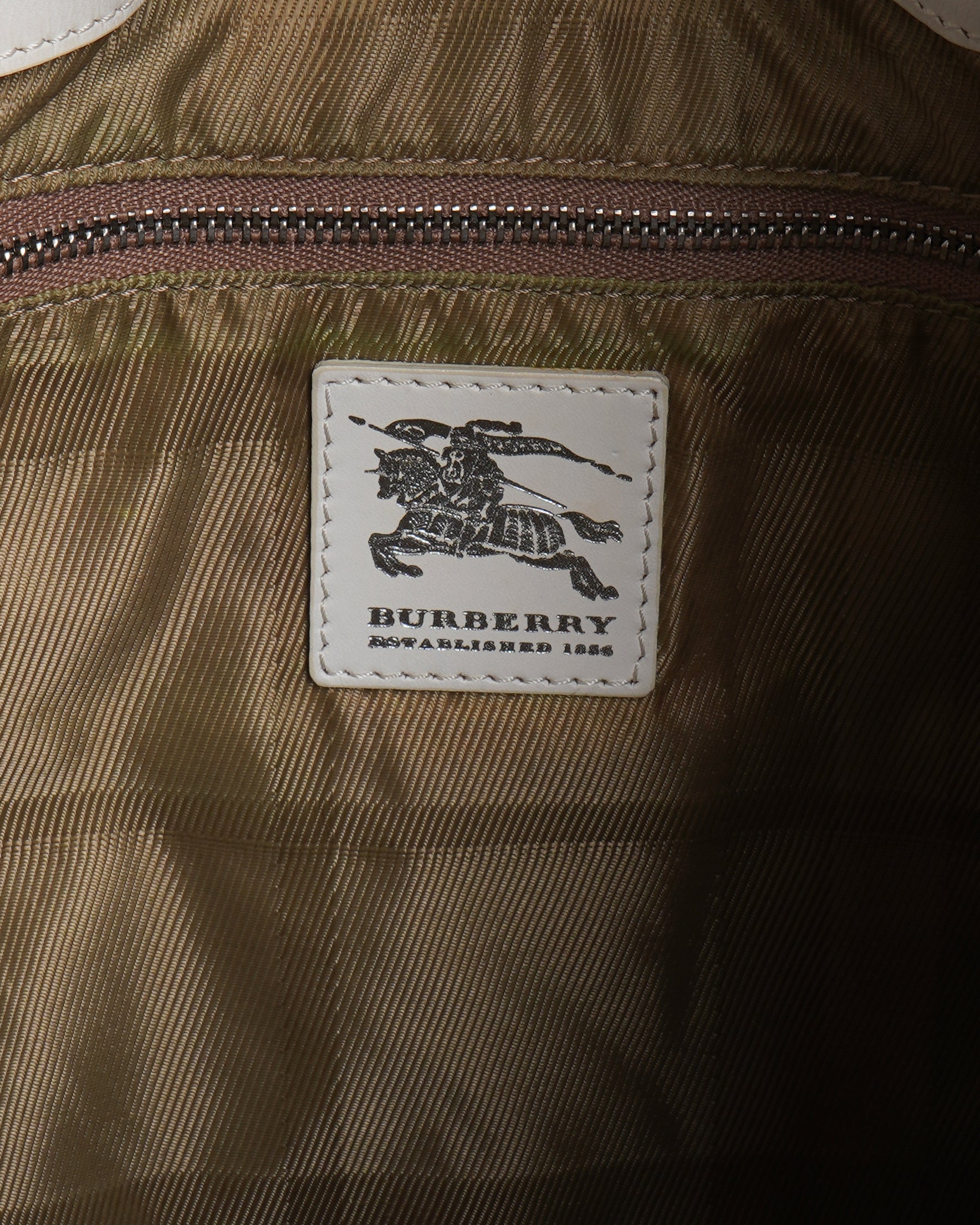 Burberry
White quilted leather brook hobo bag