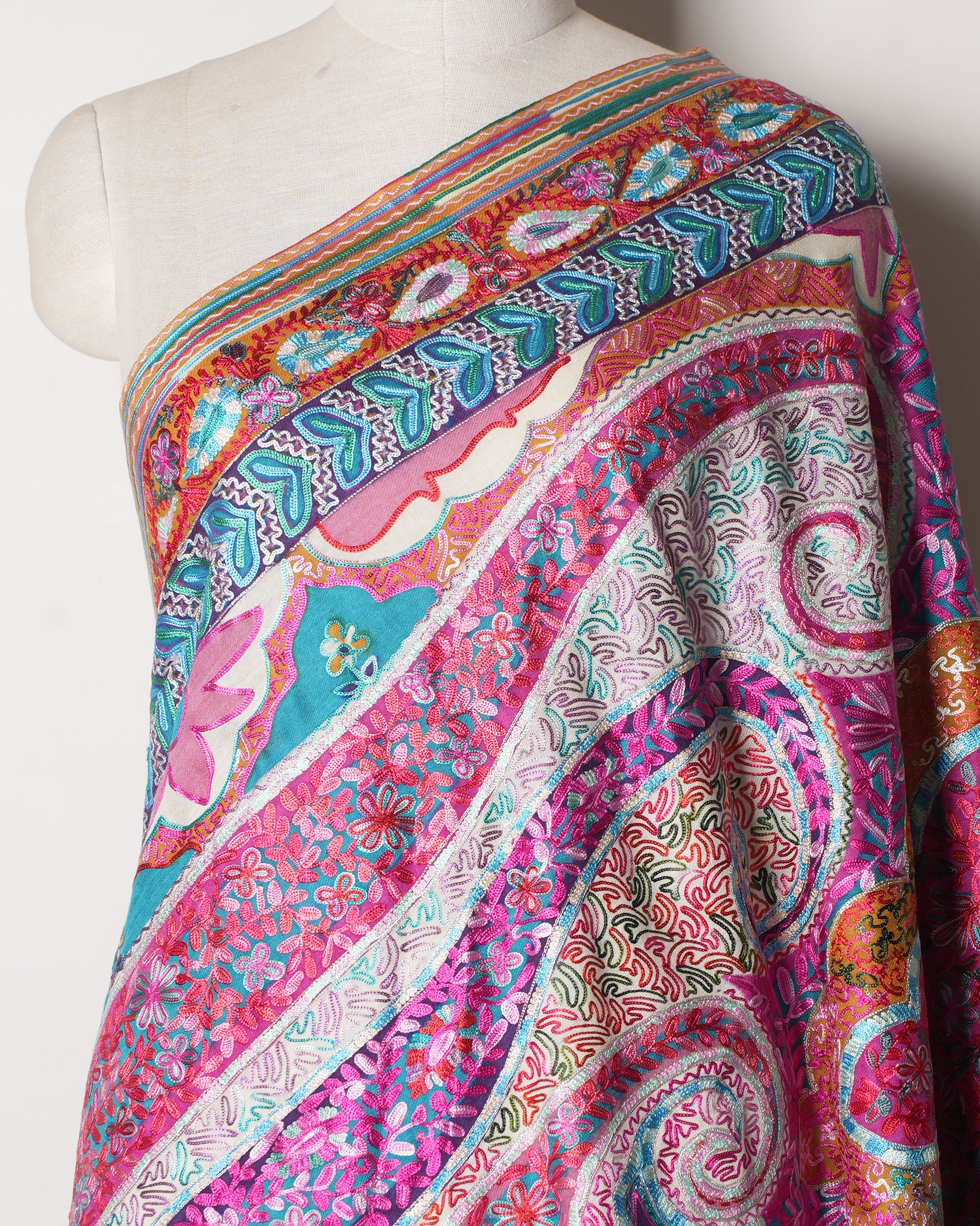 New Ahujasons Paisley Detailed Woolen Shawl