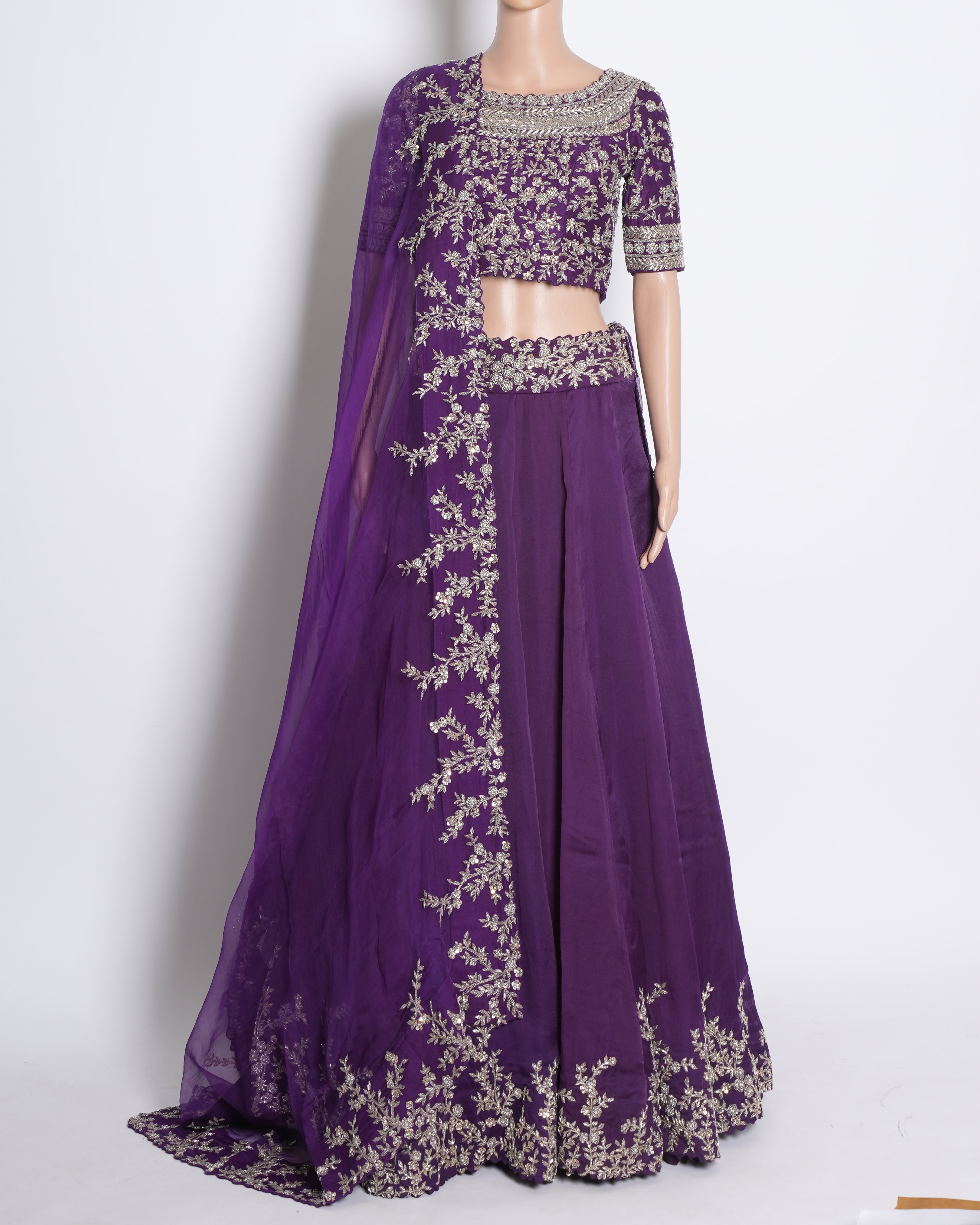 Regal Elegance: Mrunalini Rao Purple Embroidered Lehenga