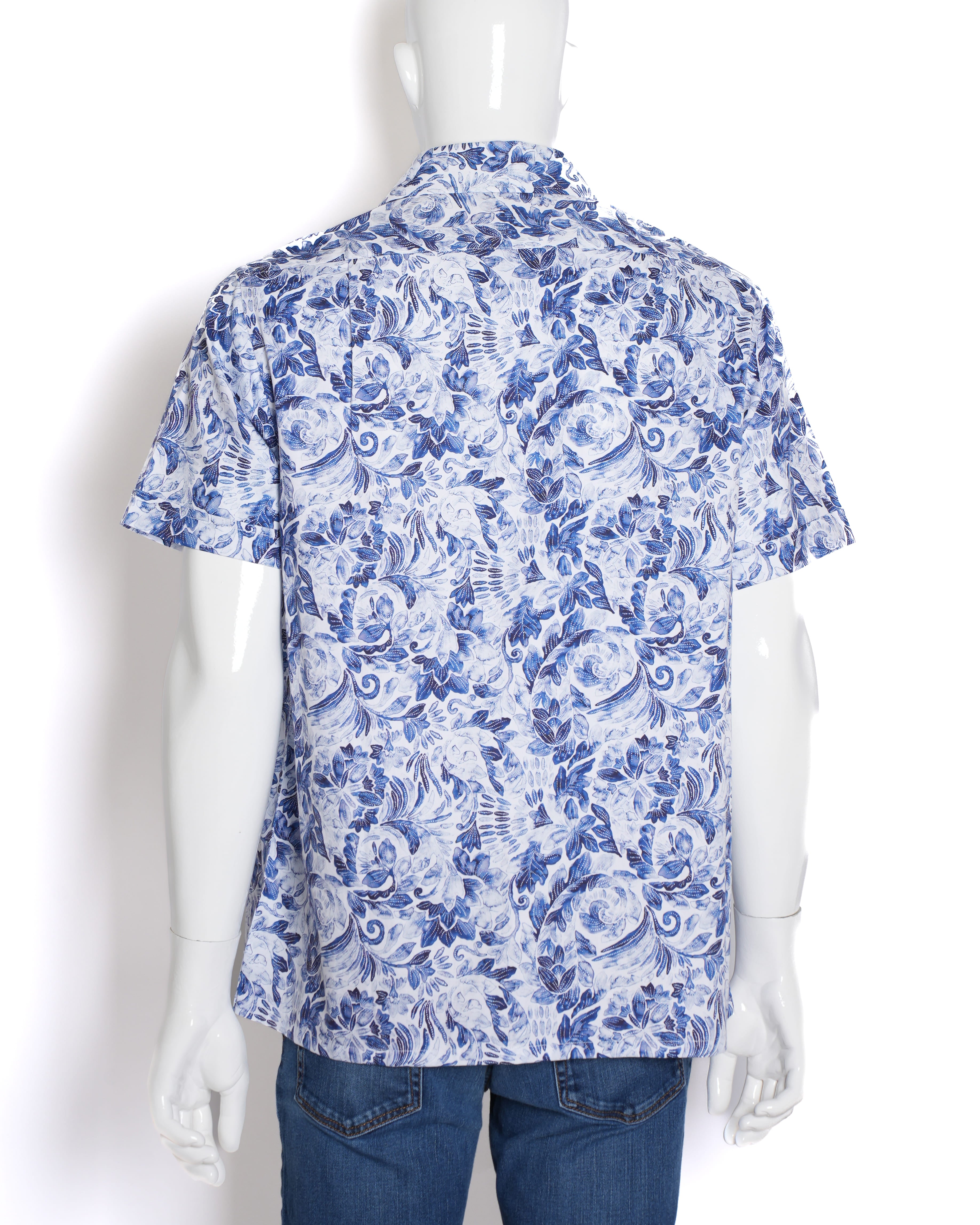 Roberto Graham Blue & White Button Down Full Sleeve Shirt In Floral Print