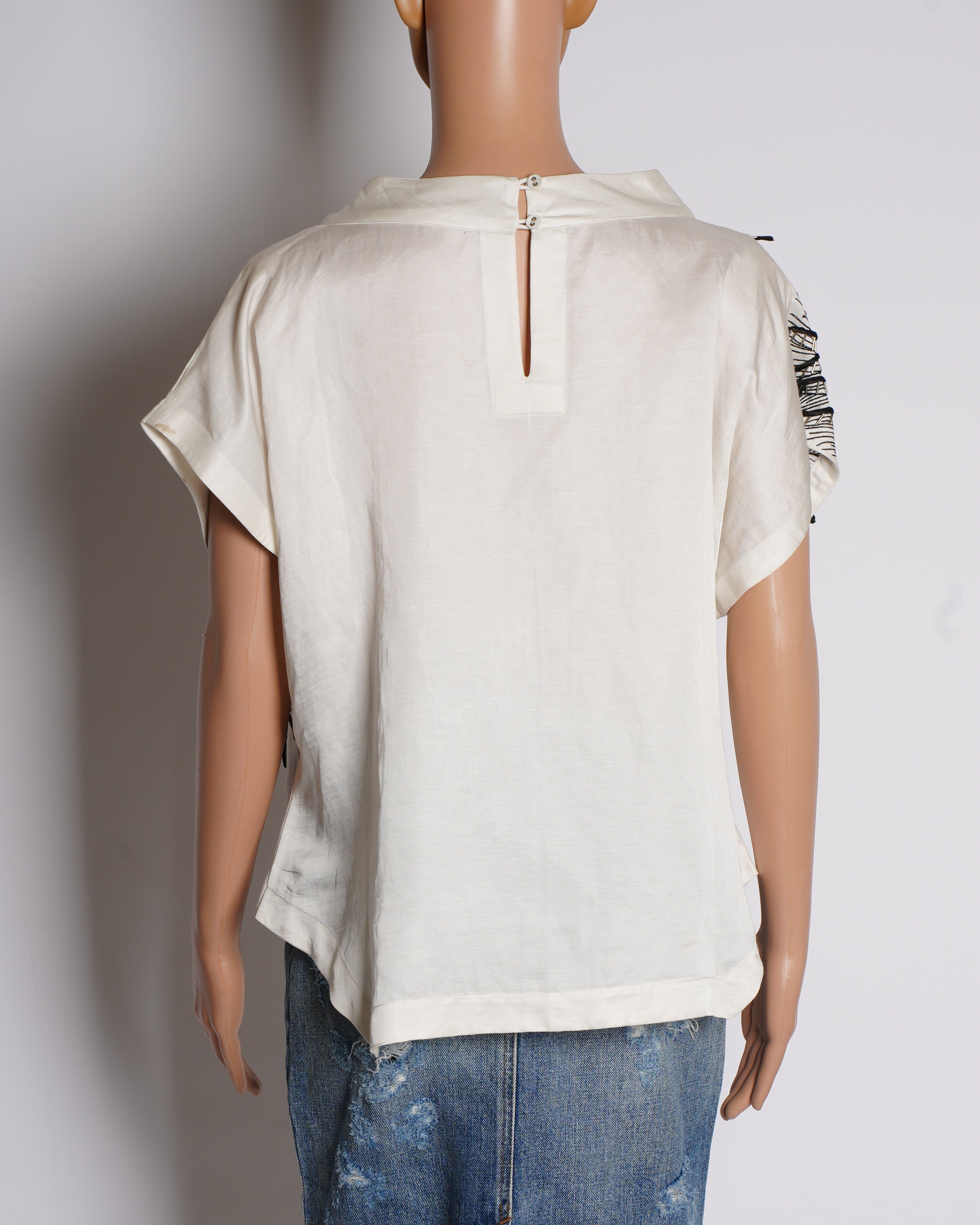 Nitin Bal Chauhan 3D Hand Embroidered Cherry Blossom Motif Blouse In White