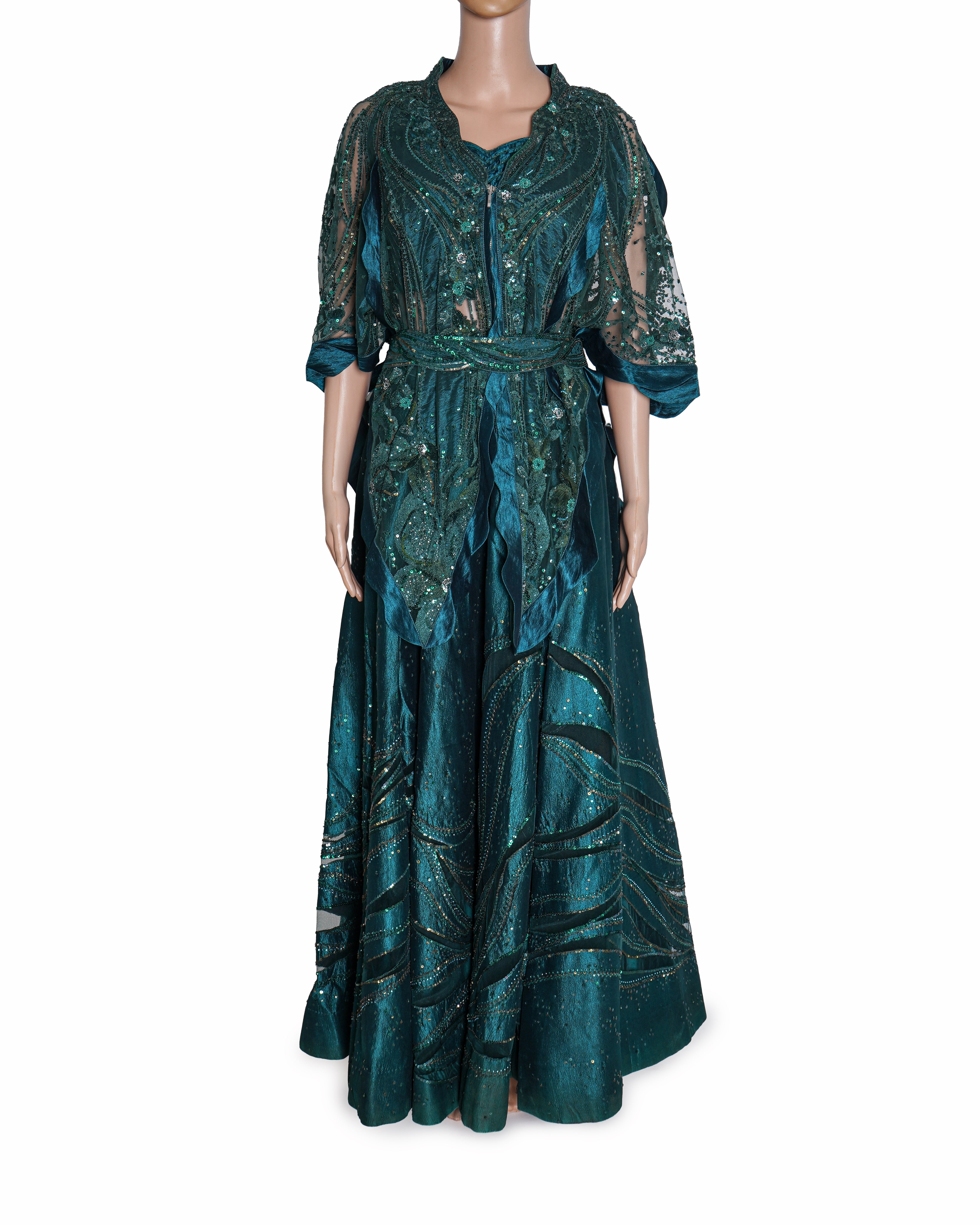 Sulakshana Monga
Green embellished lehanga set of 5