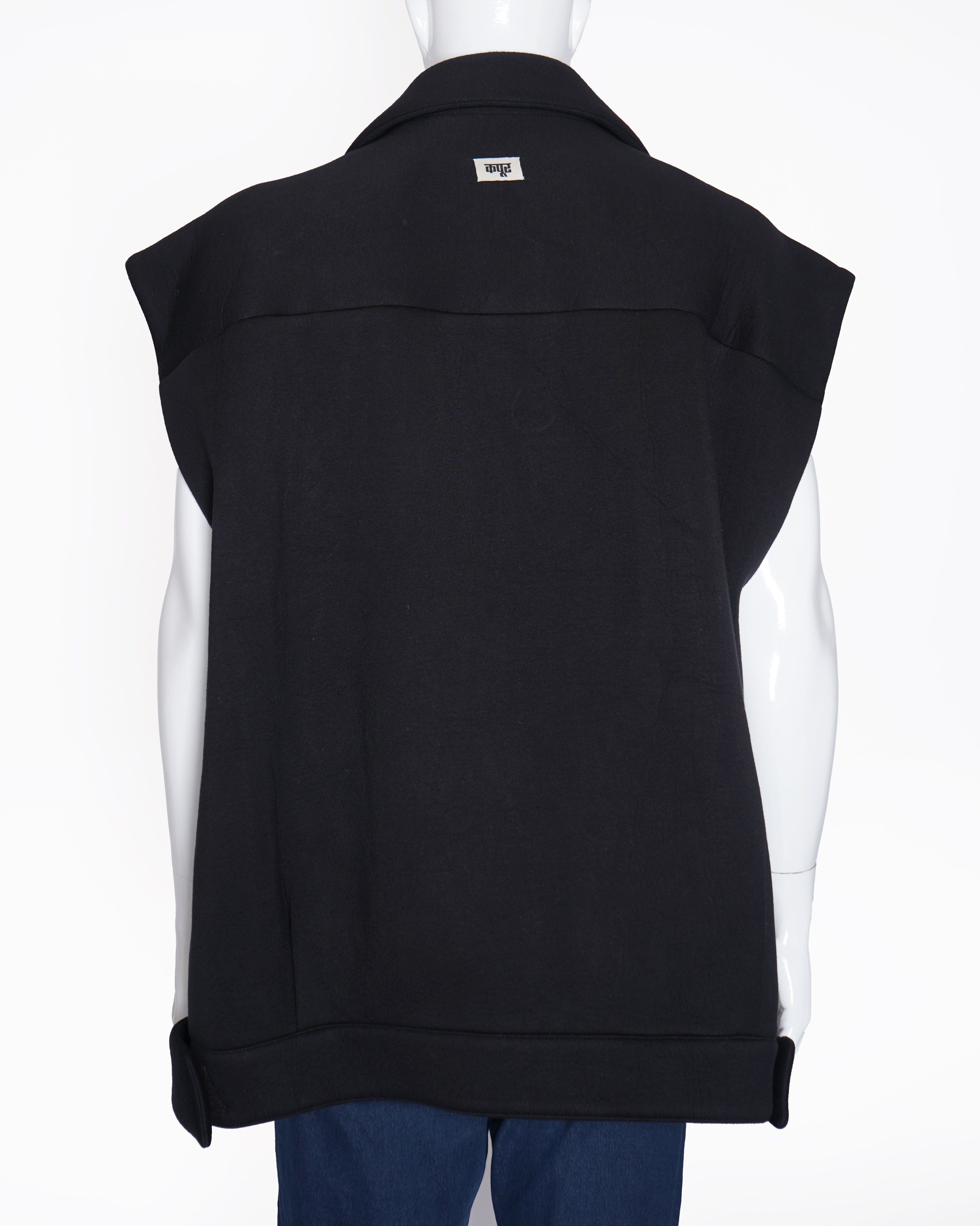 Dhruv Kapoor
Black Oversized Bonded Gilet
(Unisex)