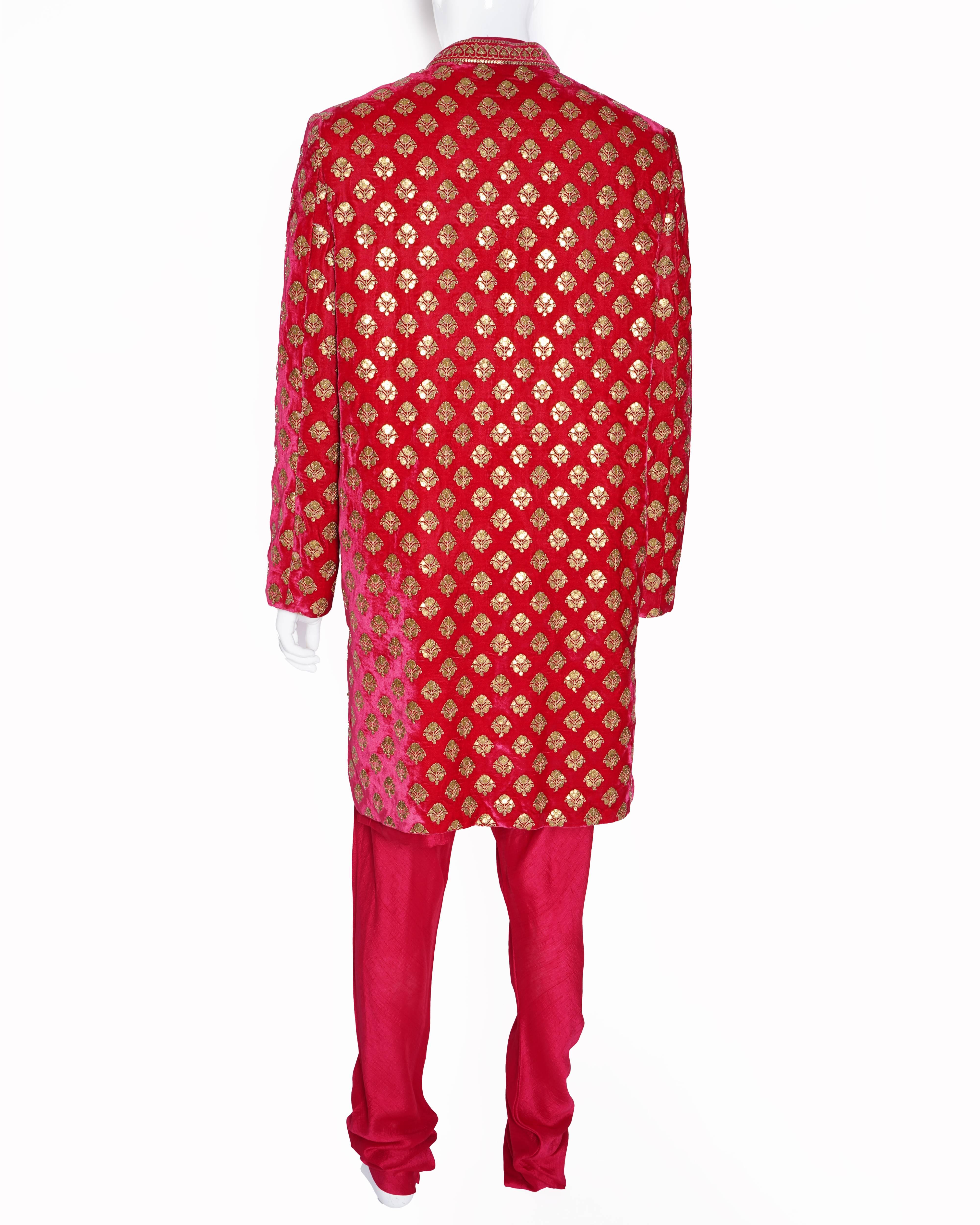Sabyasachi
Hot Pink sherwani set of 3 With Buttis Allover