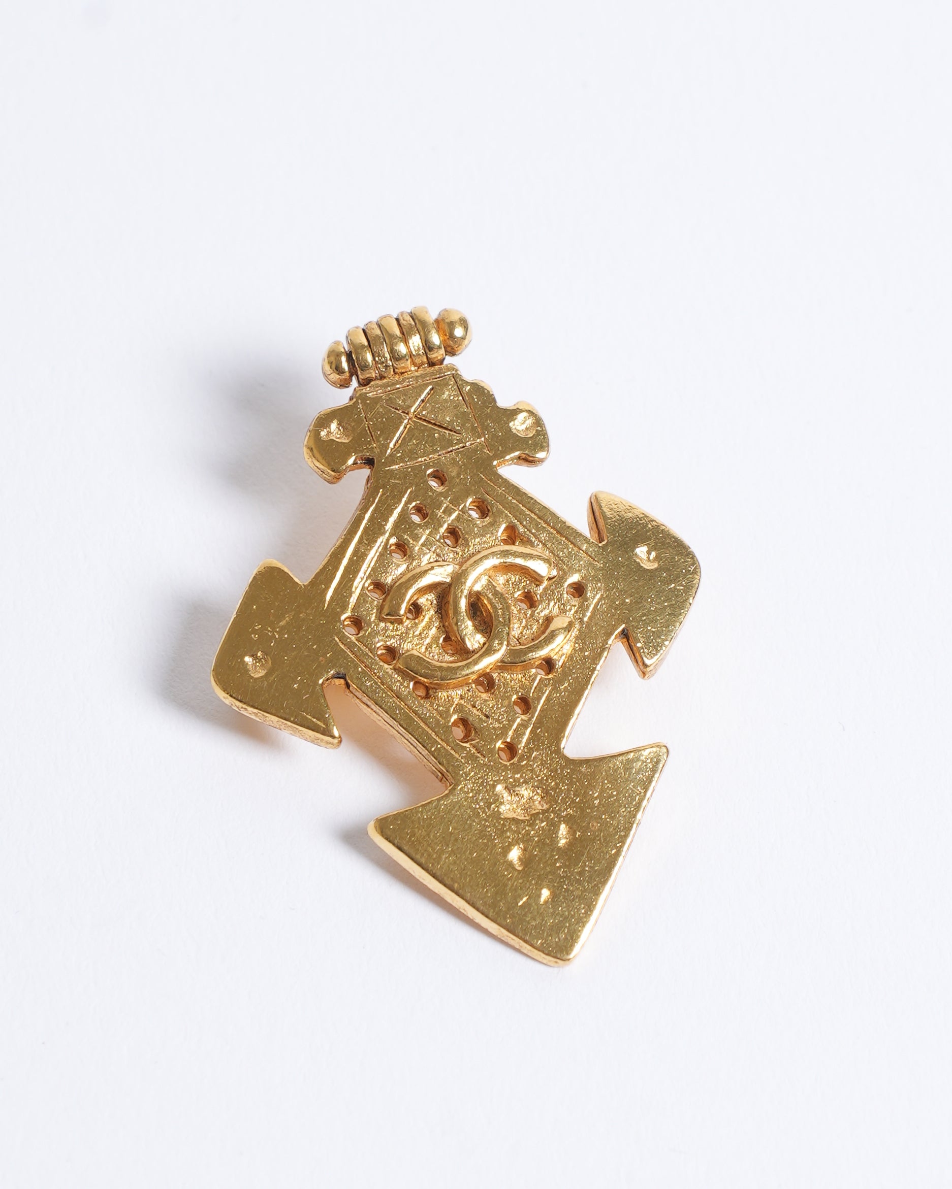 Vintage Chanel Hold Plated Brooch