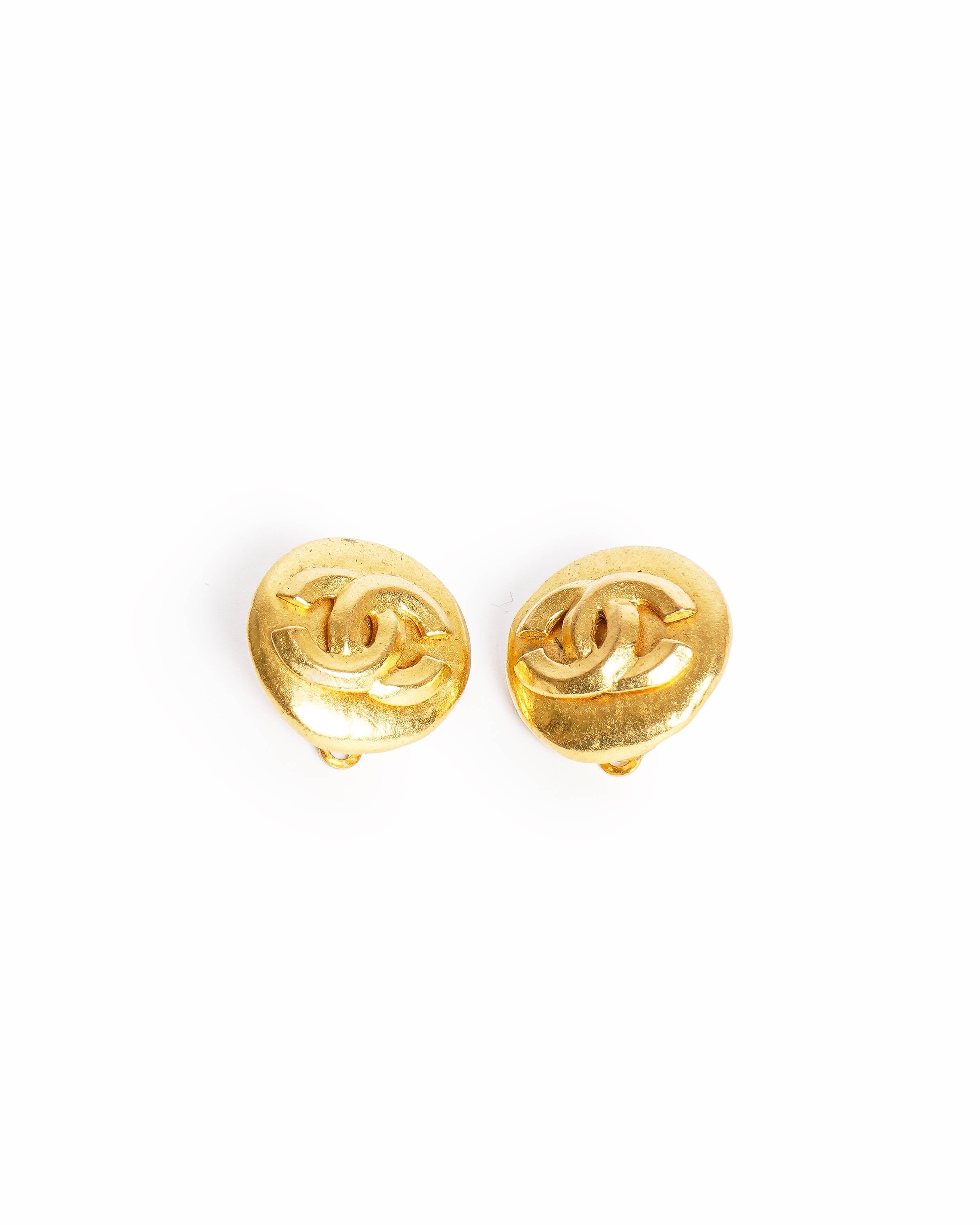 Vintage Chanel CC Logos Round Clip-On Earrings Gold Tone, Made in France 1990's