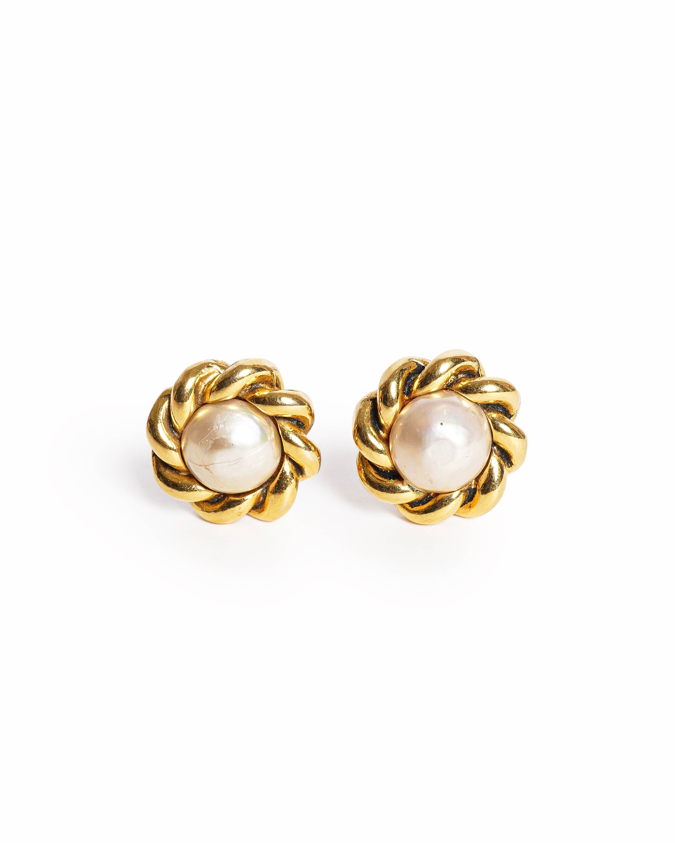 Vintage Chanel pearl Earring Gold Plated, Made In France 1990s