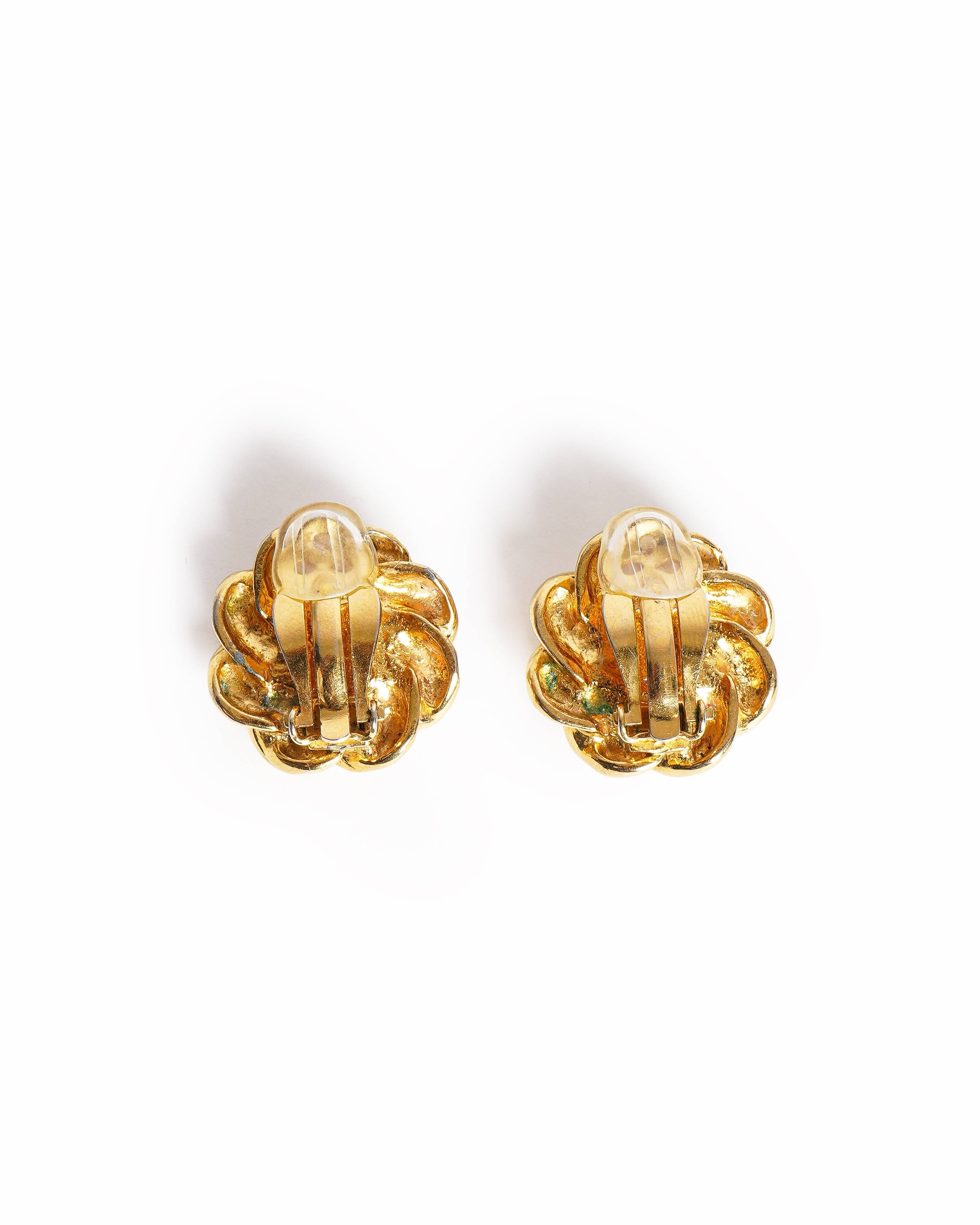 Vintage Chanel pearl Earring Gold Plated, Made In France 1990s