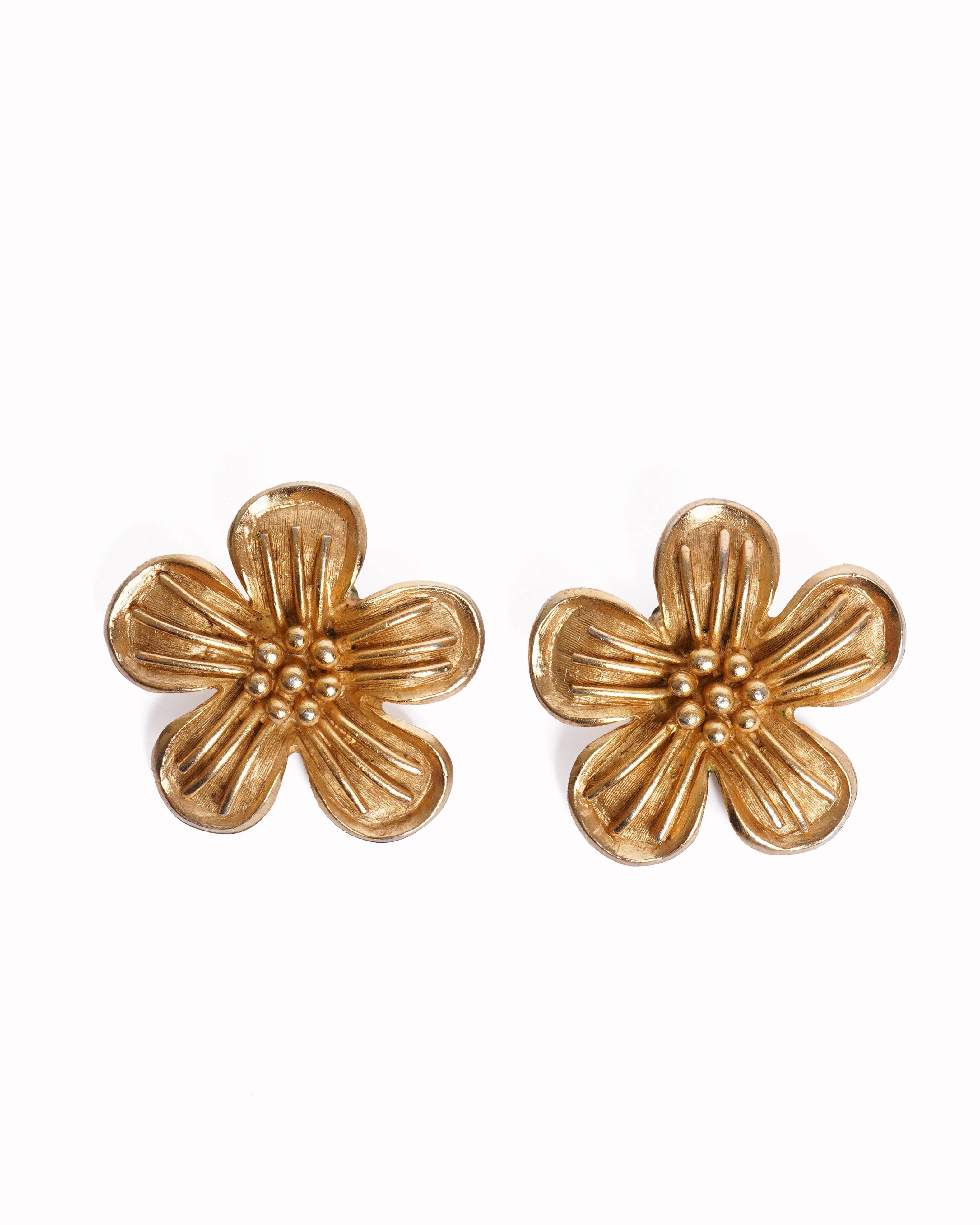 Vintage Guy Laroche Gold-Plated Floral Earrings
Made in Paris
