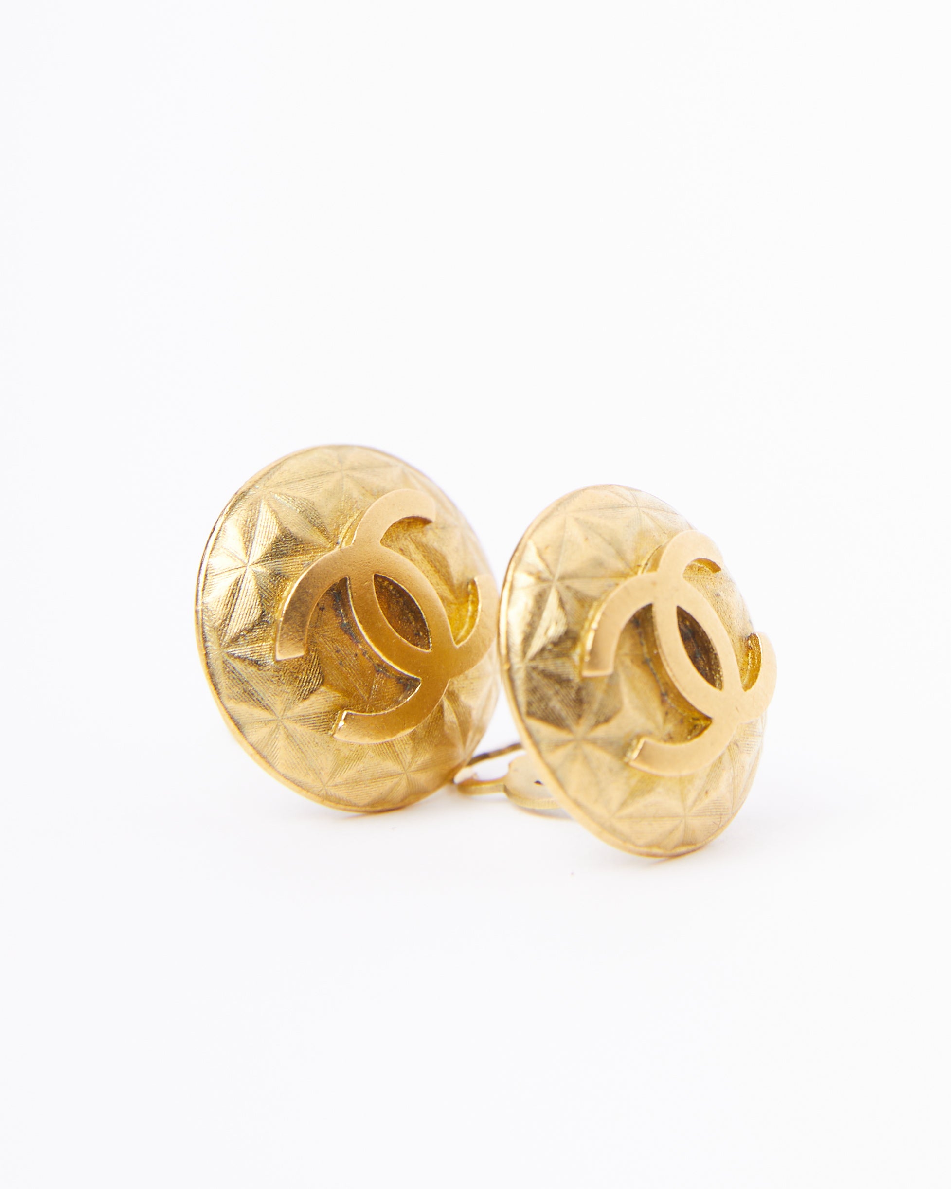 Vintage chanel Gold pleated Earing
