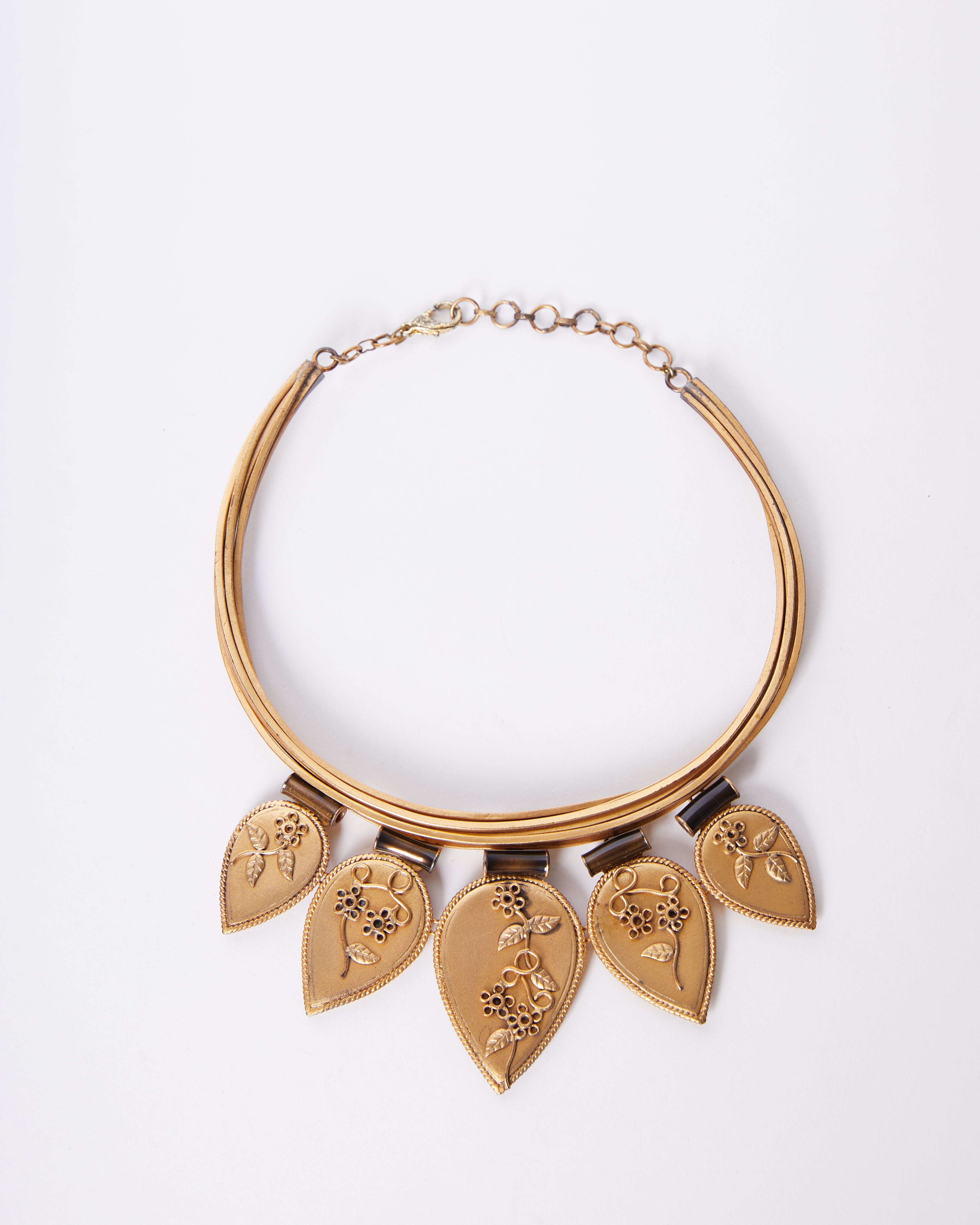 Suhani Pittie Leaf Choker