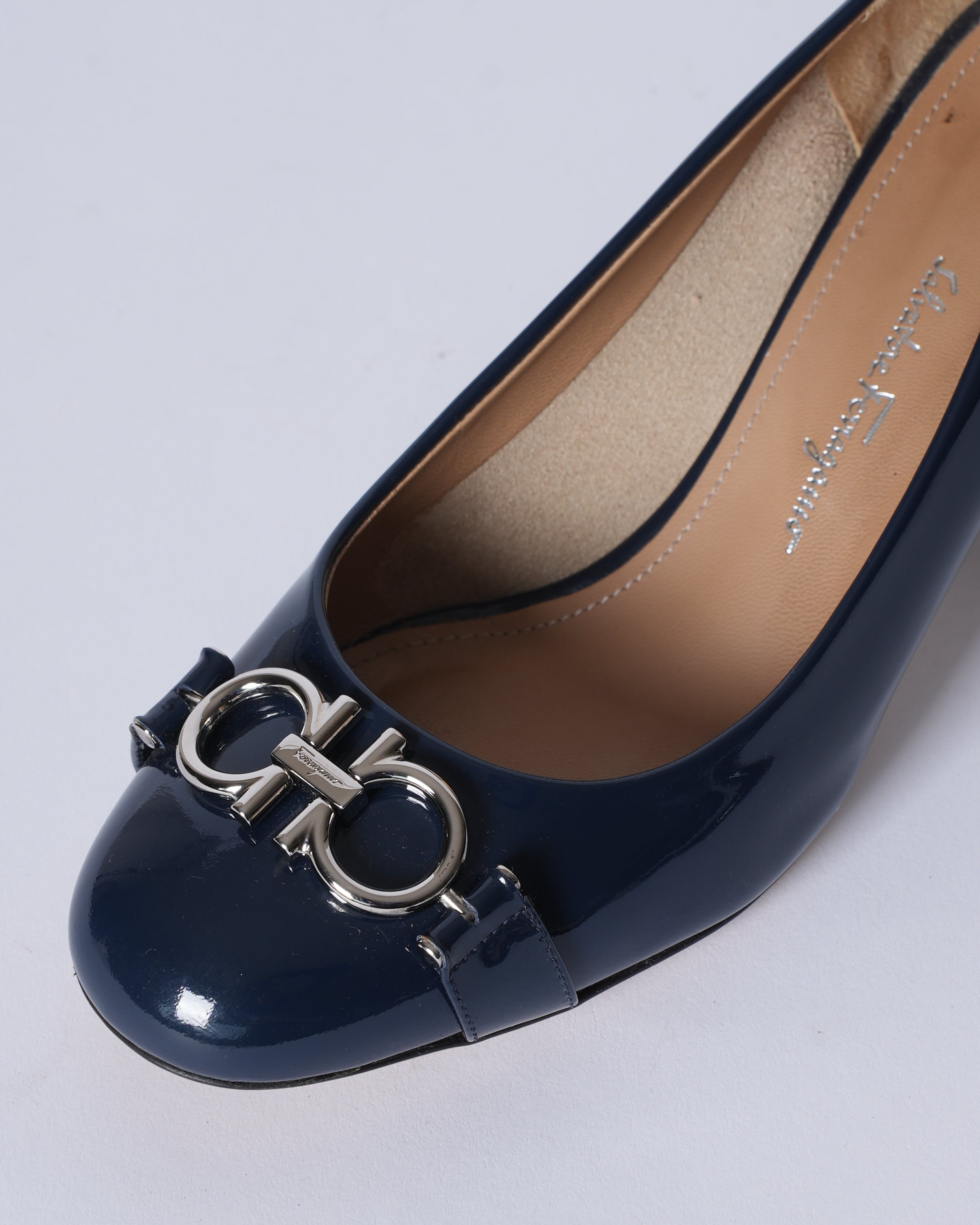 Ferragamo Garda Gancio Ornament Pumps