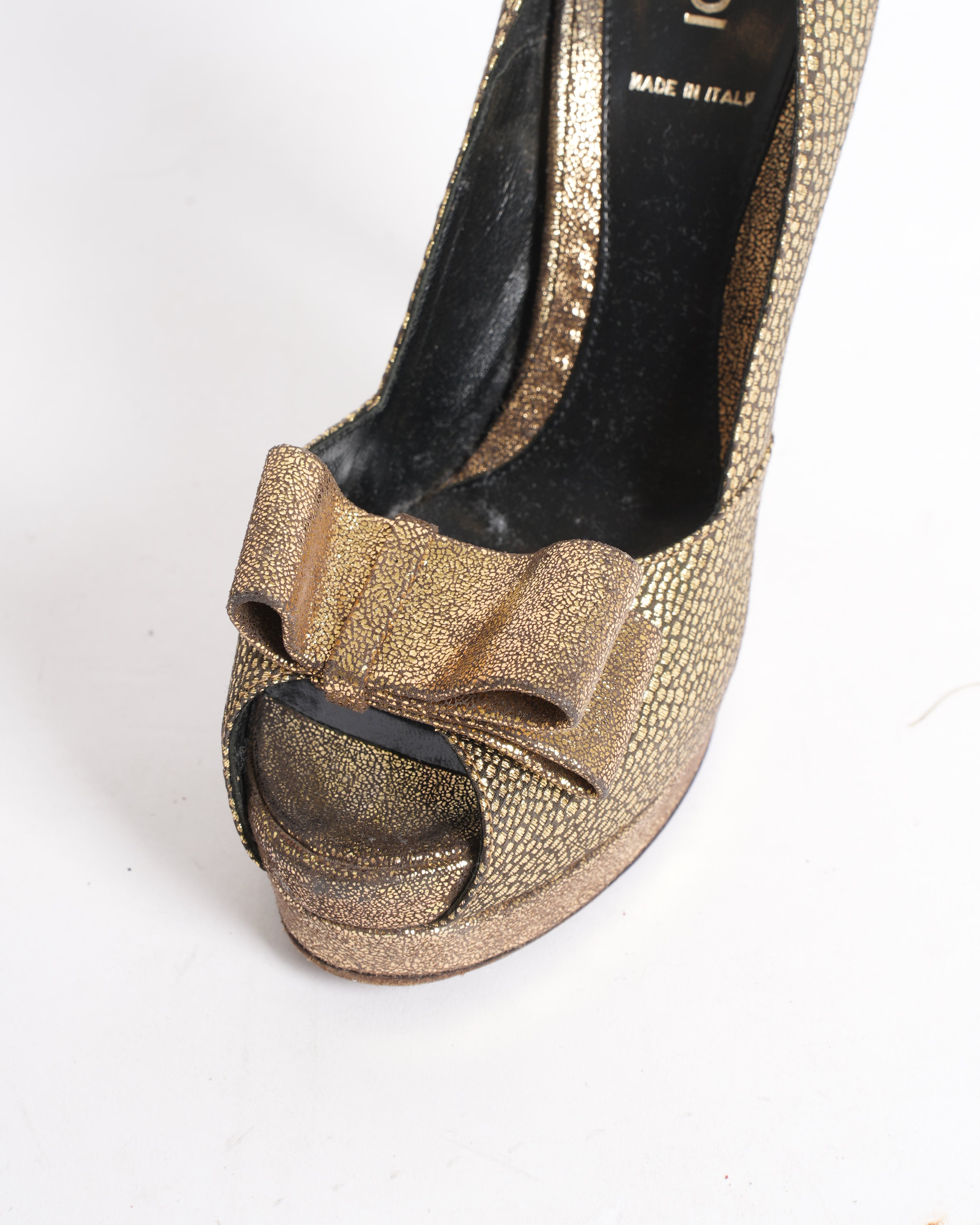 Fendi metallic golden platform pumps