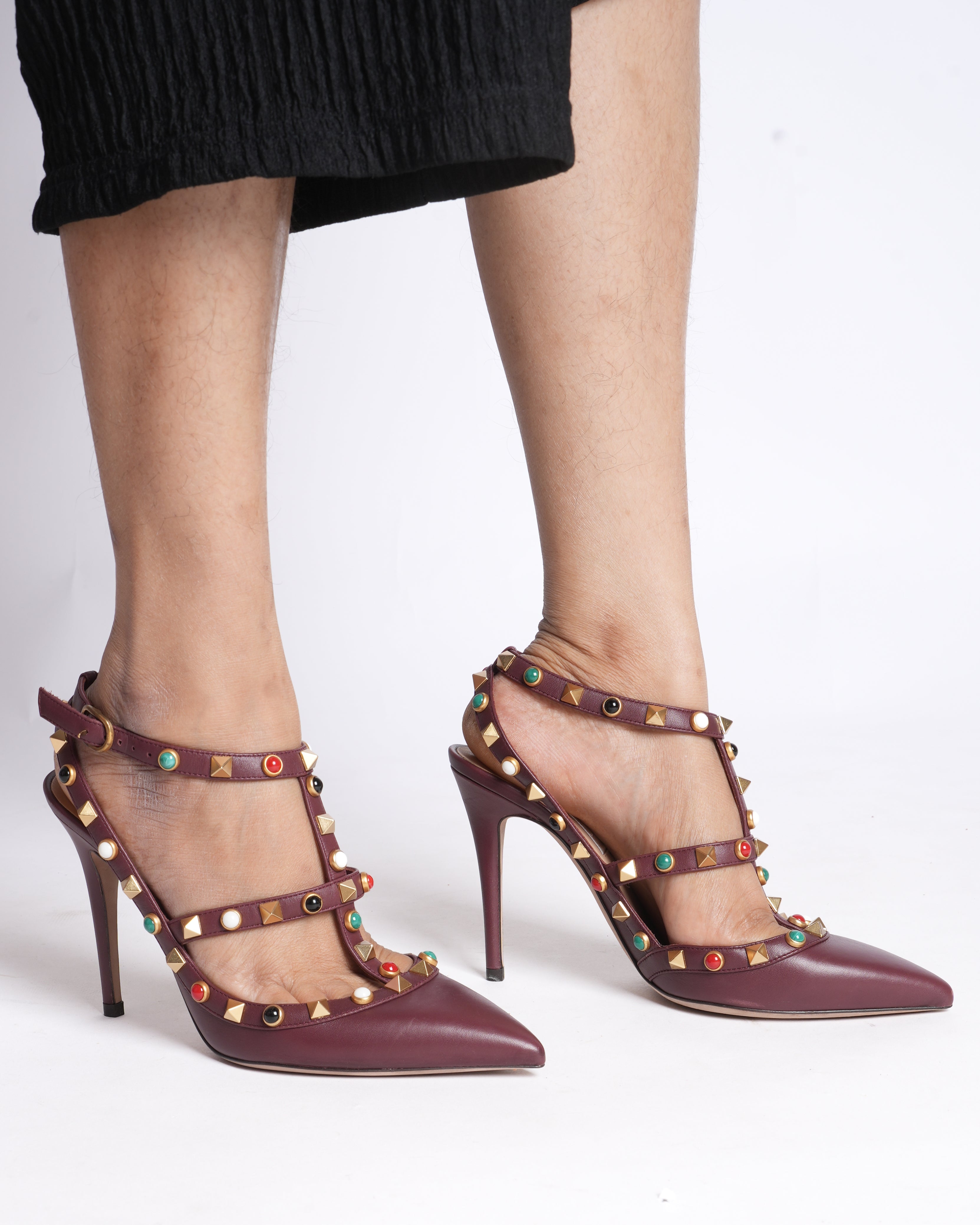 Valentino Garavani
Rockstud leather heels