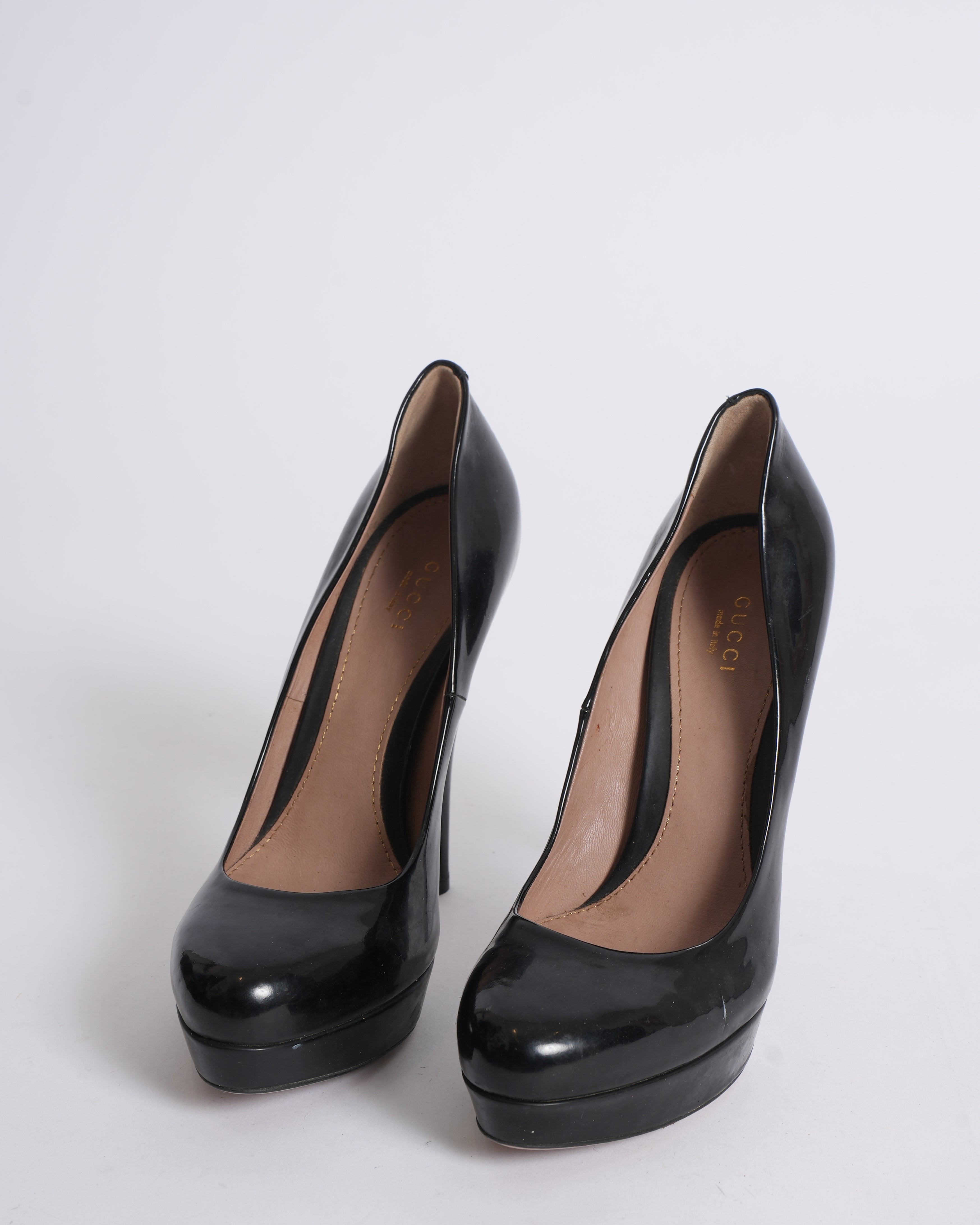 Gucci Patent Leather Round Toe Heels In Black
