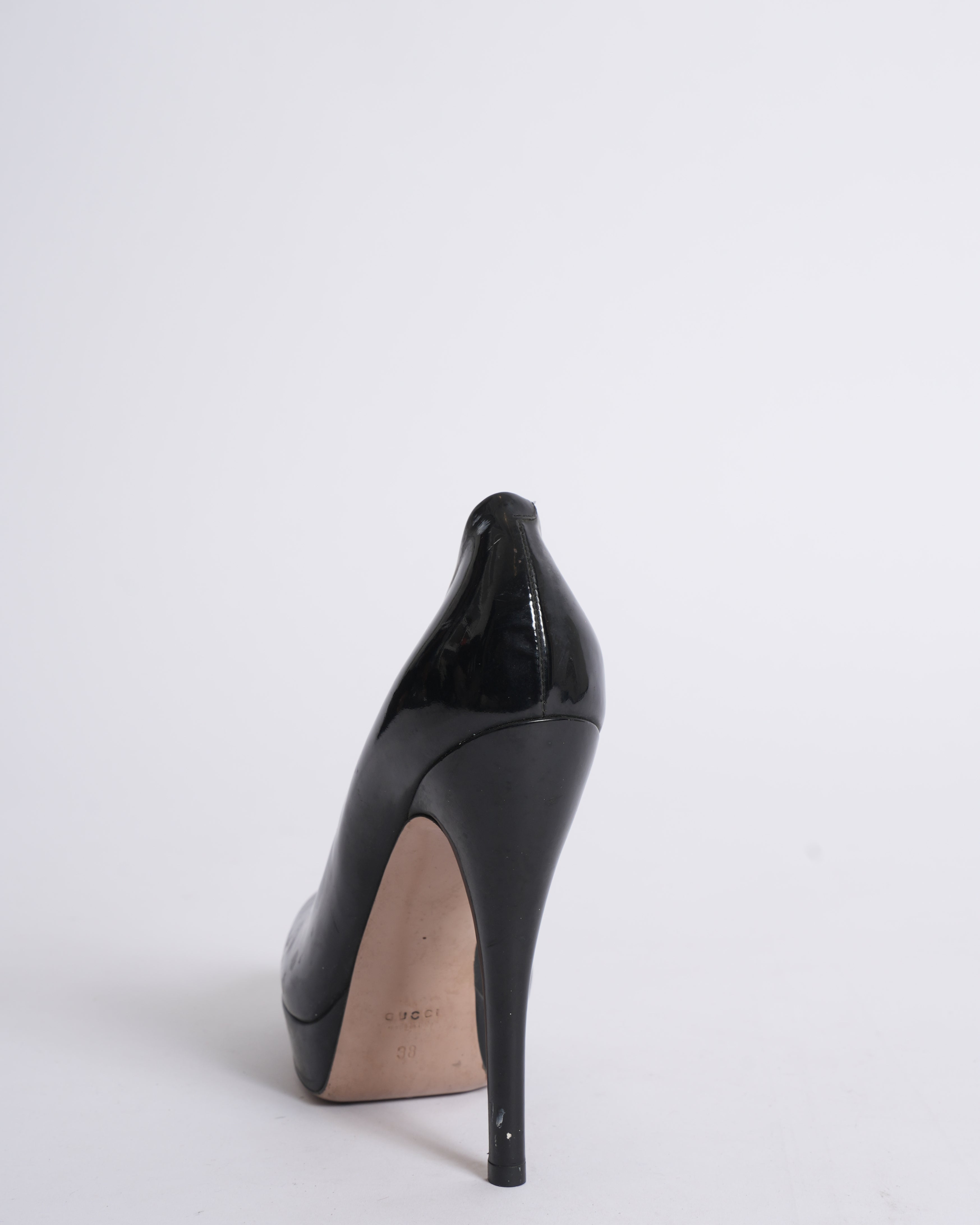 Gucci Patent Leather Round Toe Heels In Black