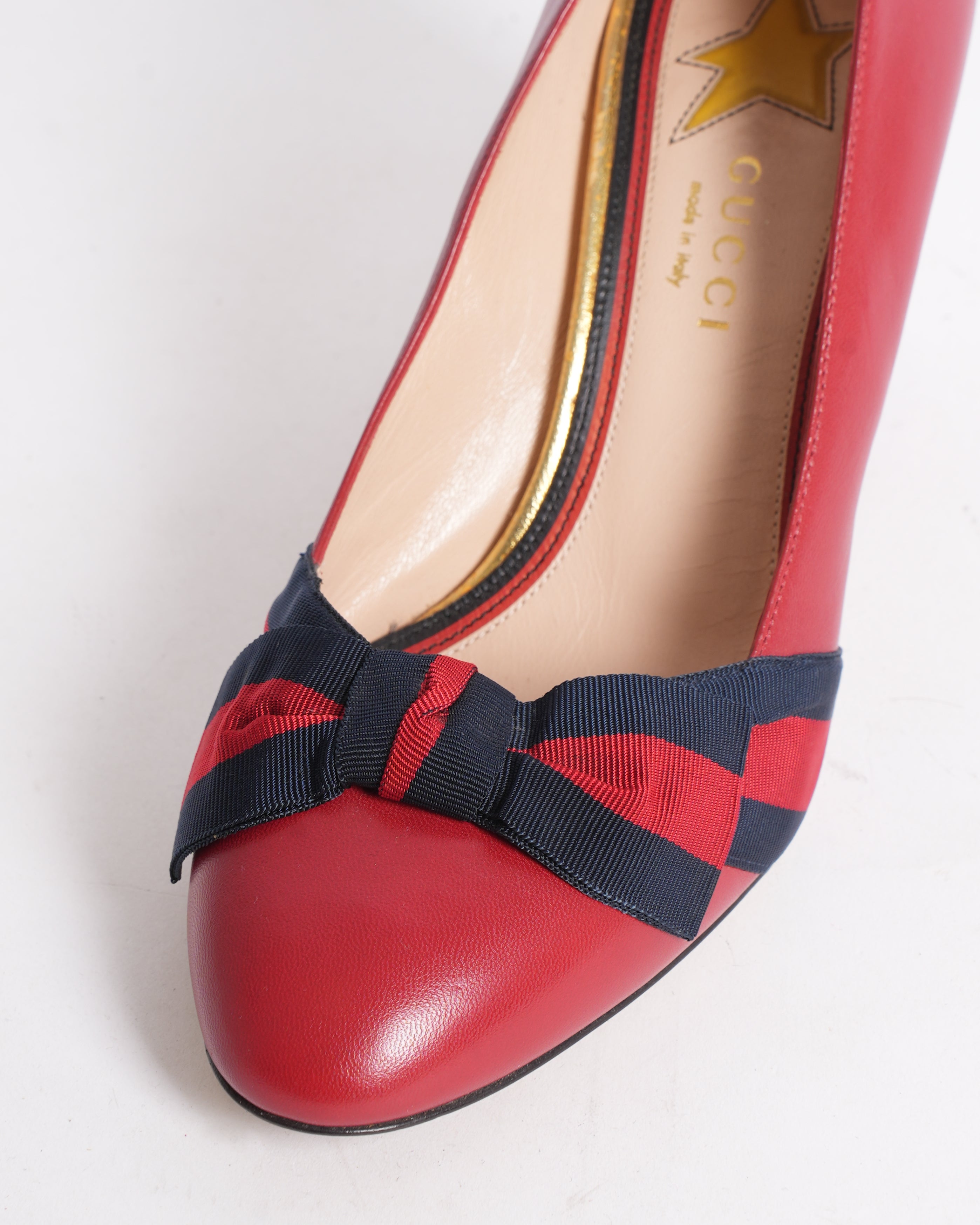 Gucci Pumps In Red With Bow Detailing
