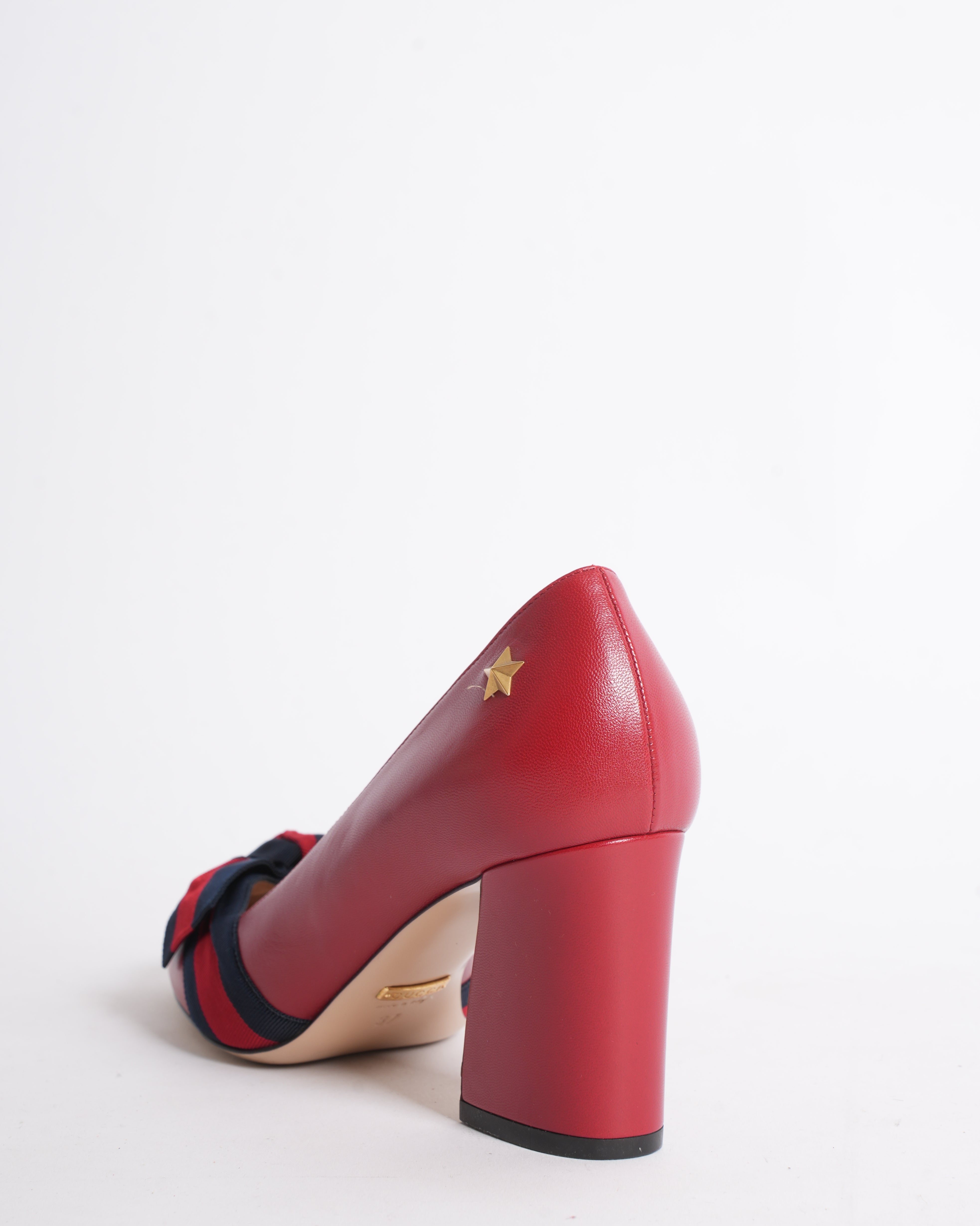 Gucci Pumps In Red With Bow Detailing