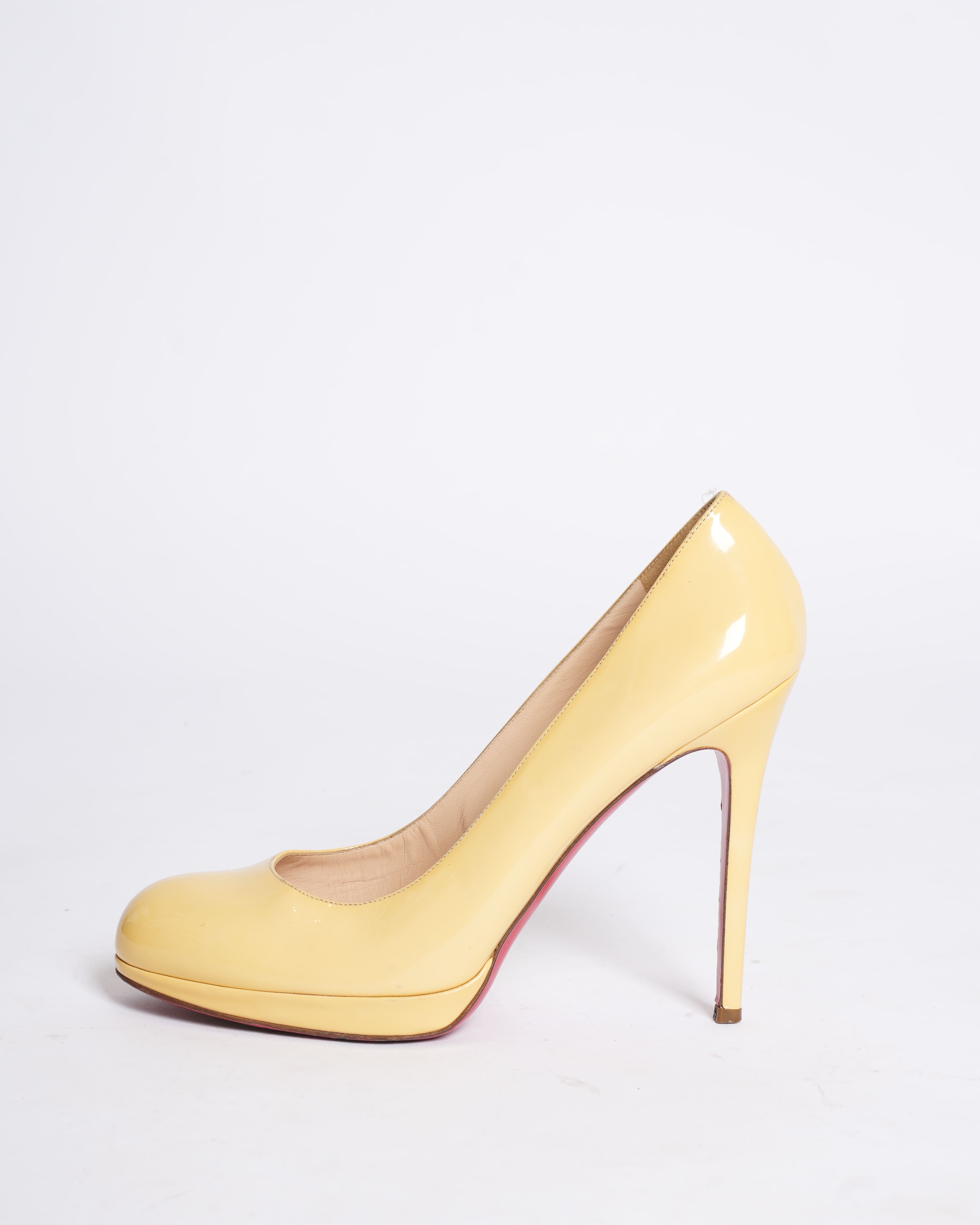 Christian Louboutin Pumps in Yellow