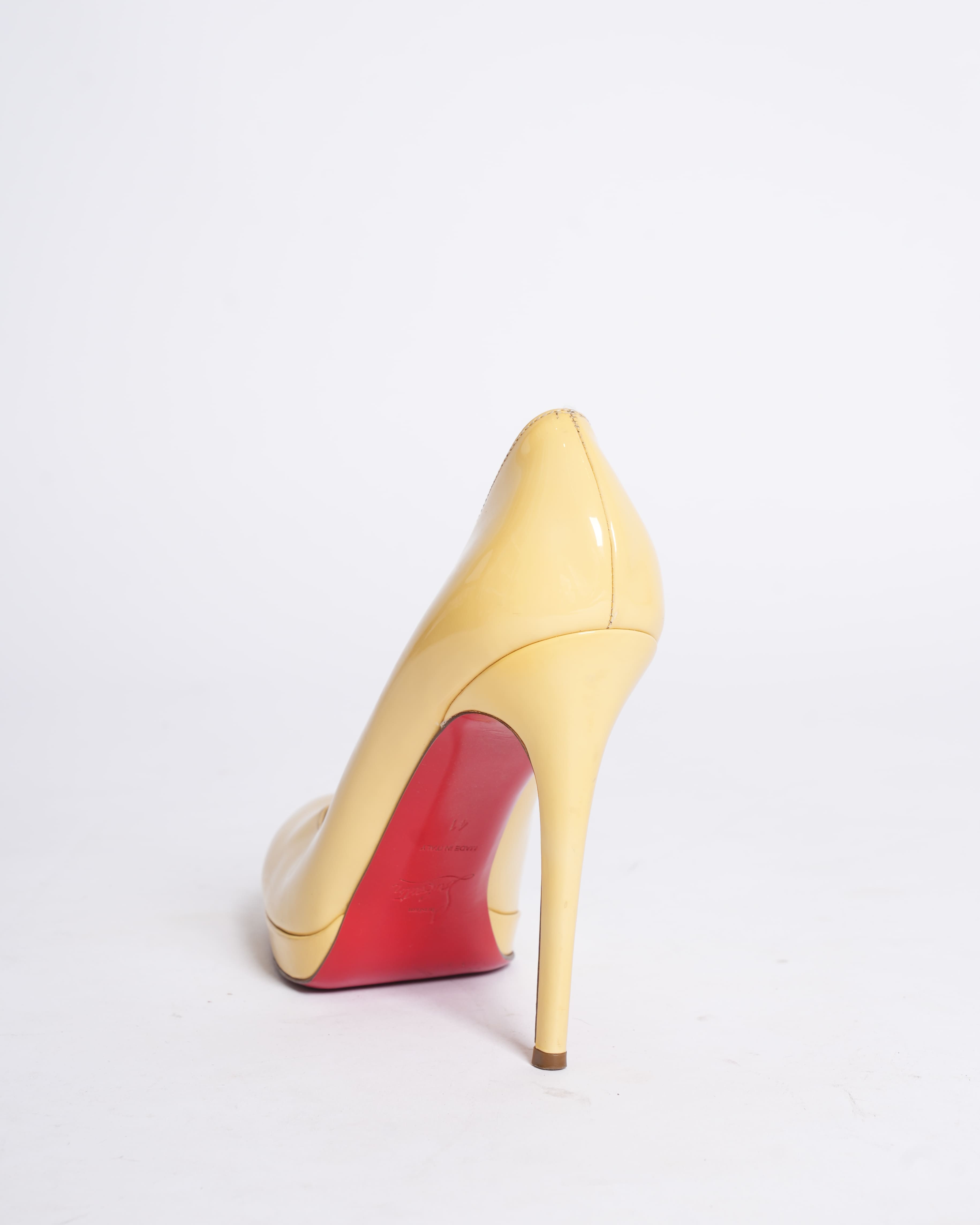 Christian Louboutin Pumps in Yellow