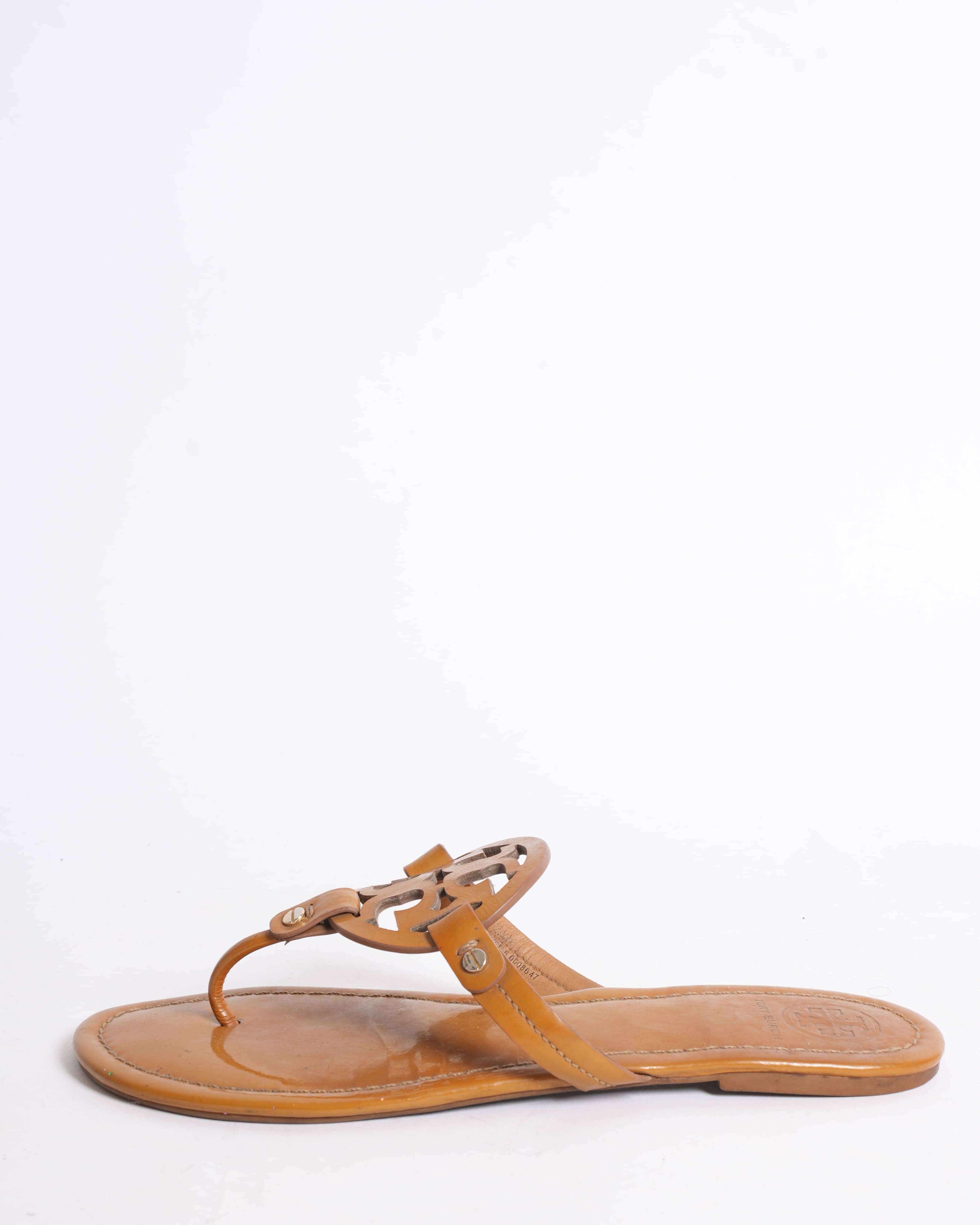 Tory Burch Logo Flats In Tan Patent Leather