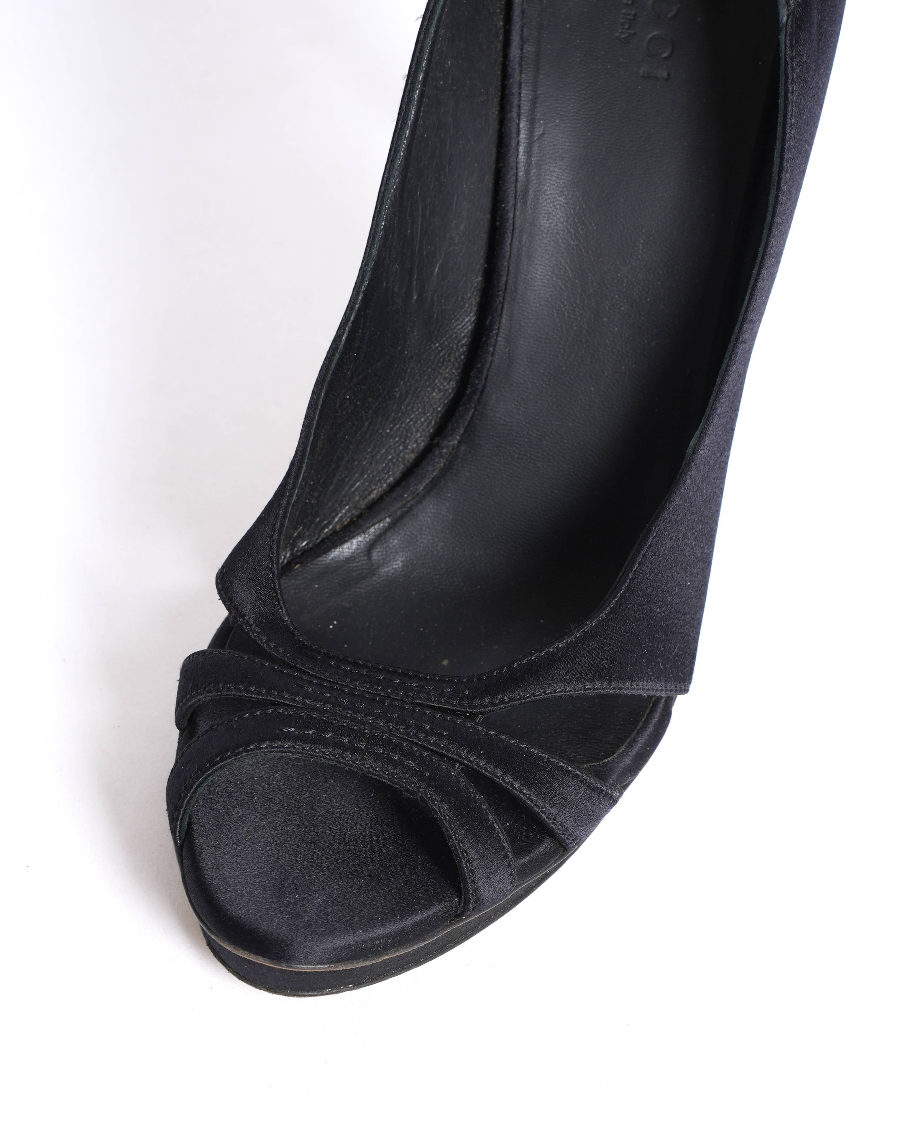 Gucci black satin With Silver Bamboo metal heel pumps