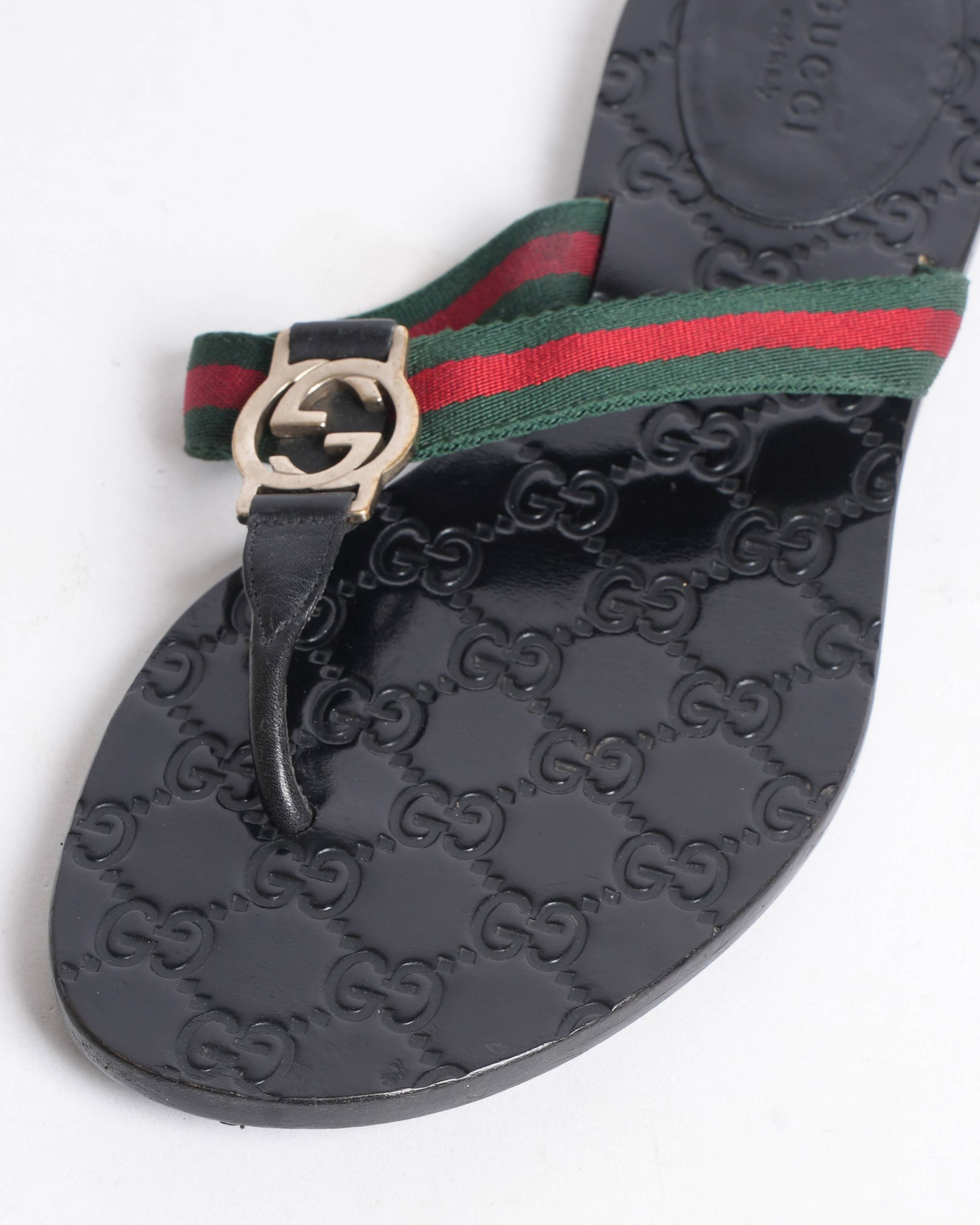 Gucci
Double G leather sandal