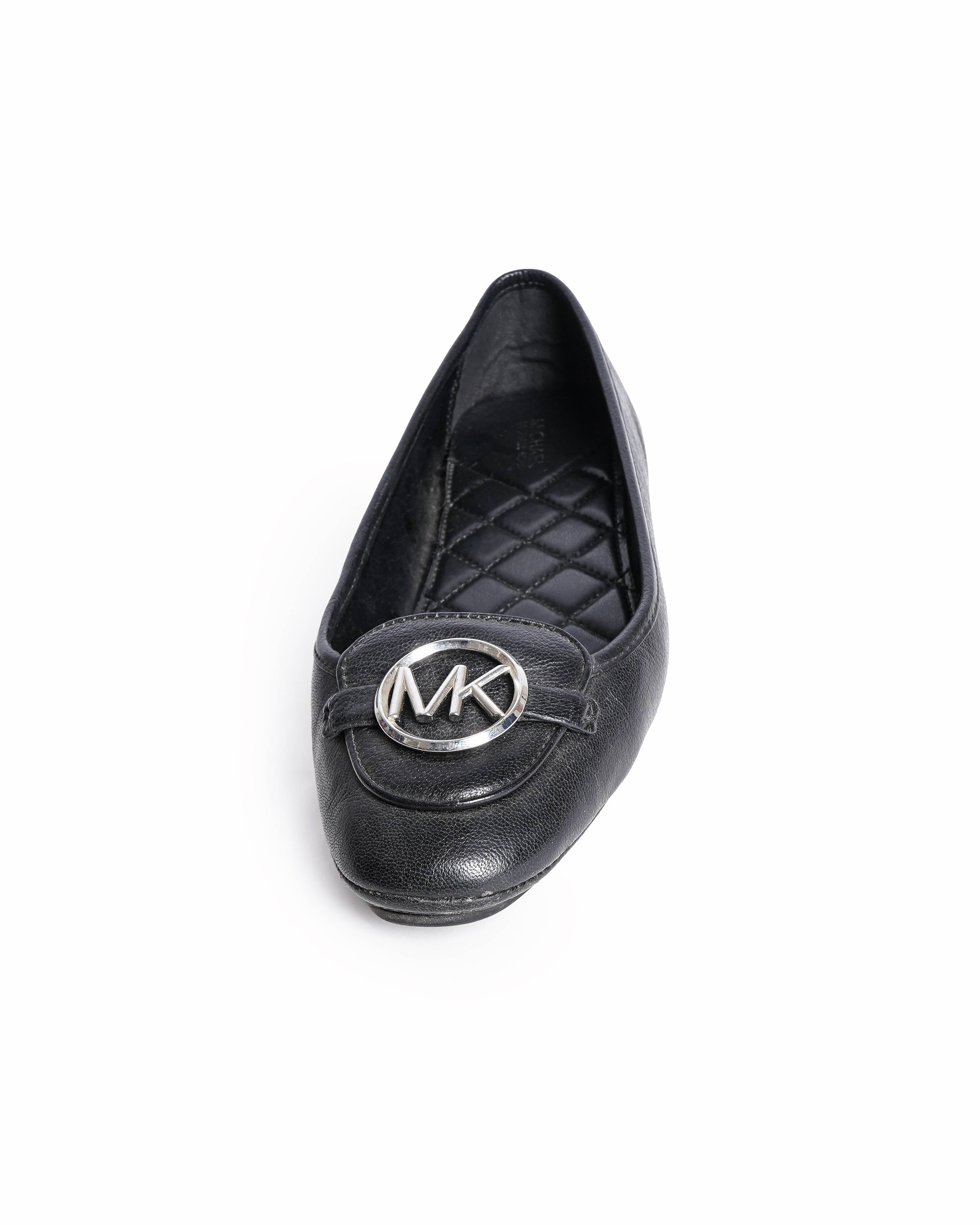 Michael Kors Lillie logo-charm Leather Ballerina