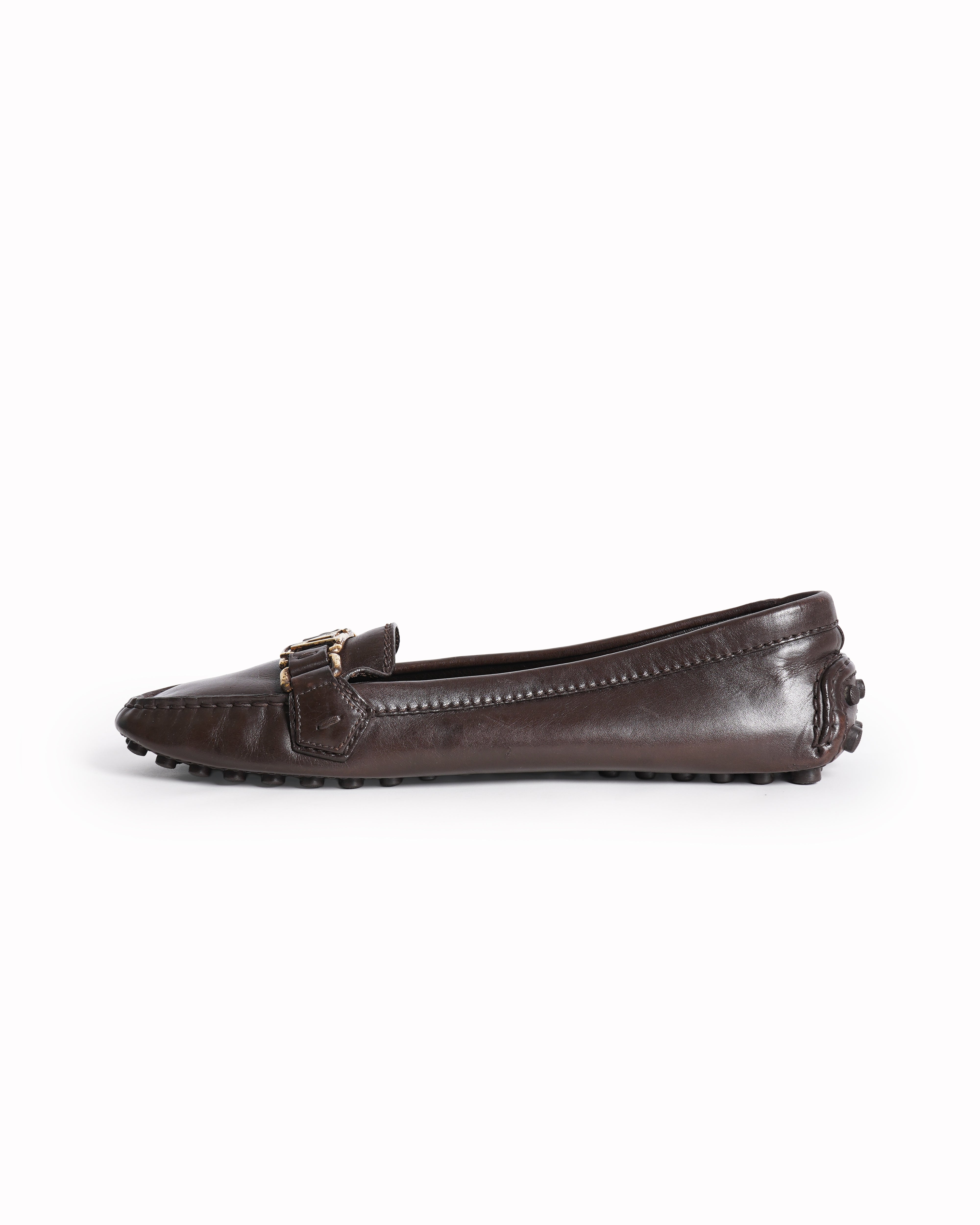 Louis Vuitton brown
Leather loafers