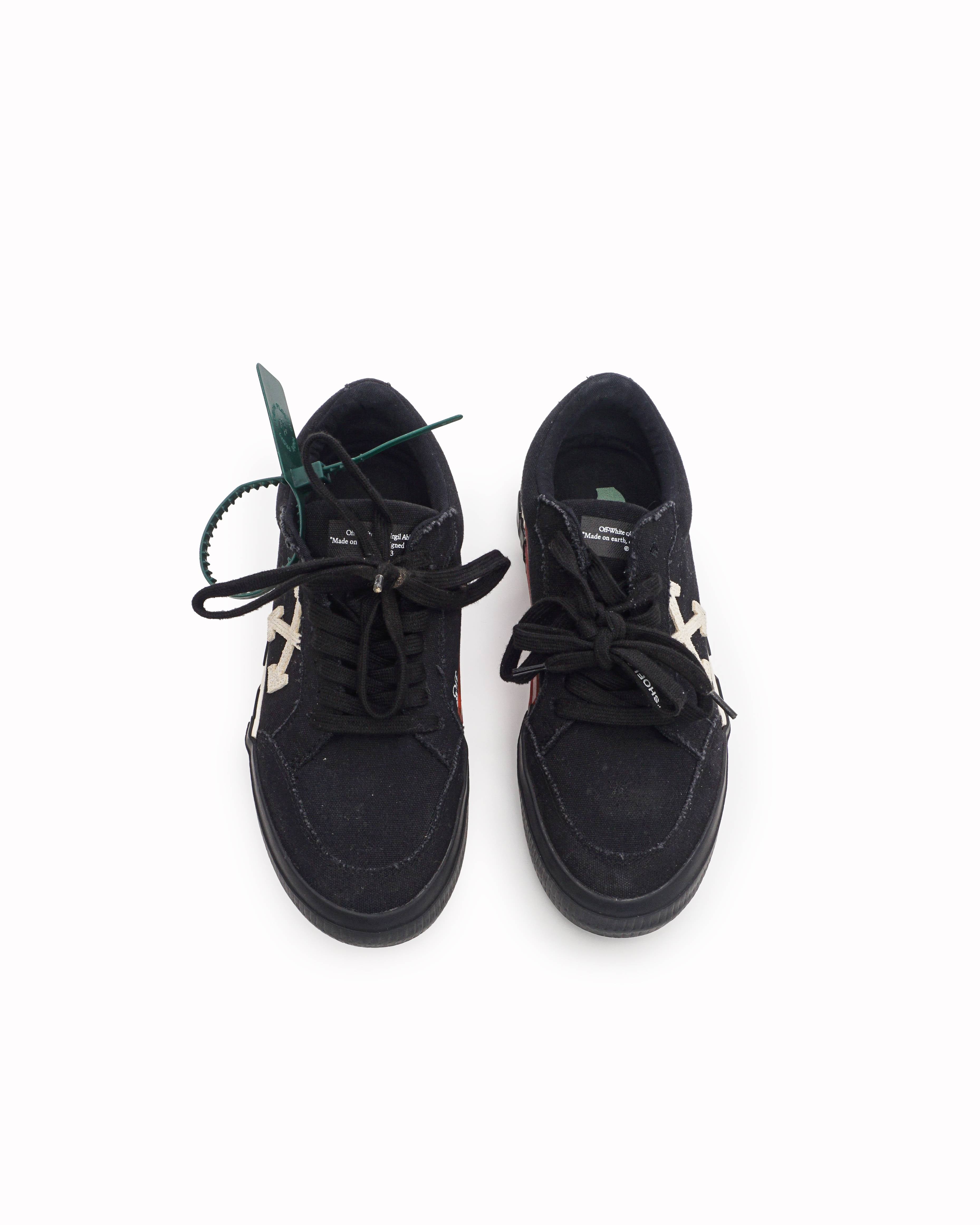 Off-White Black Canvas Arrows Low-Top Sneakers