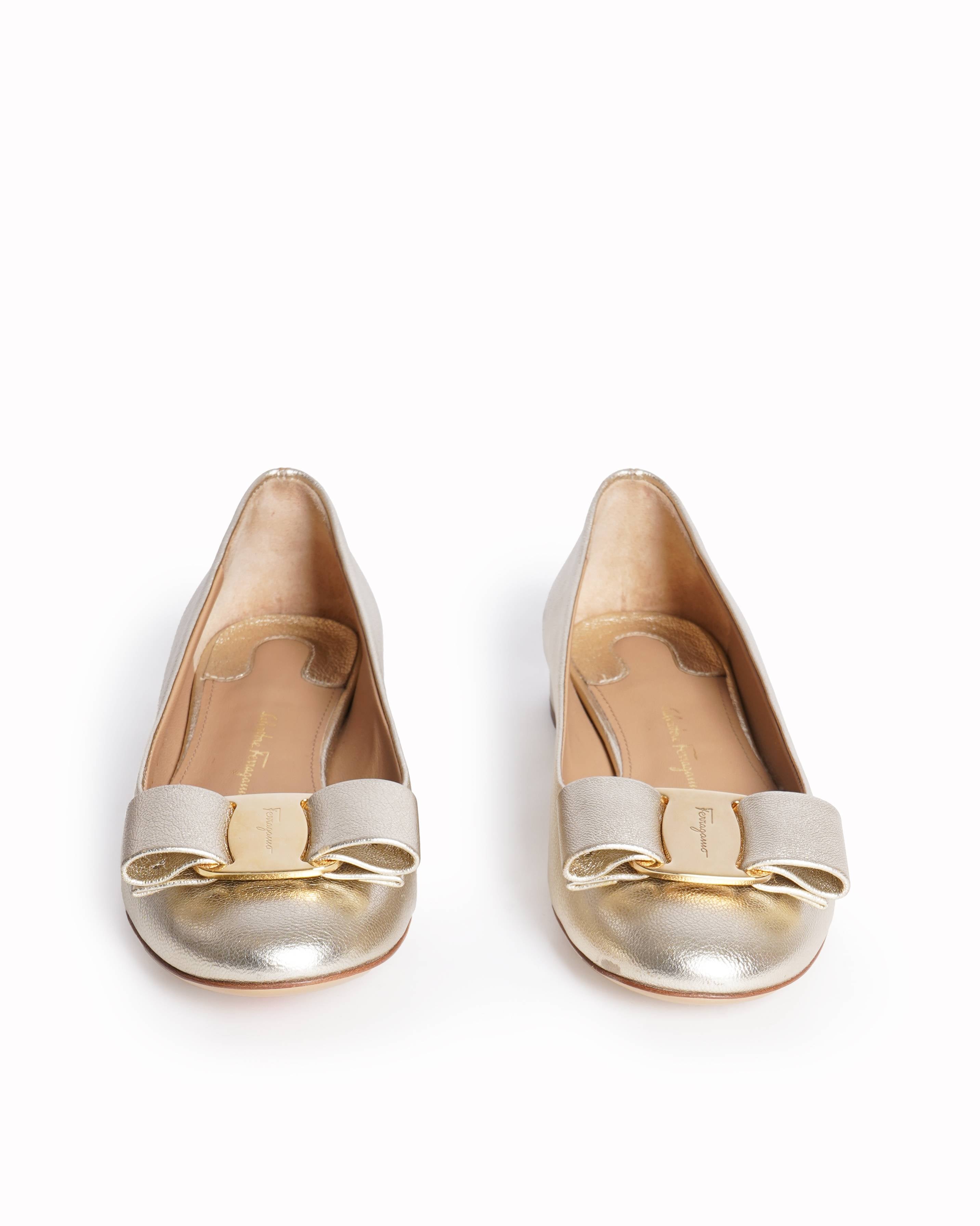 Salvatore Ferragamo leather Ballet Flats in Gold