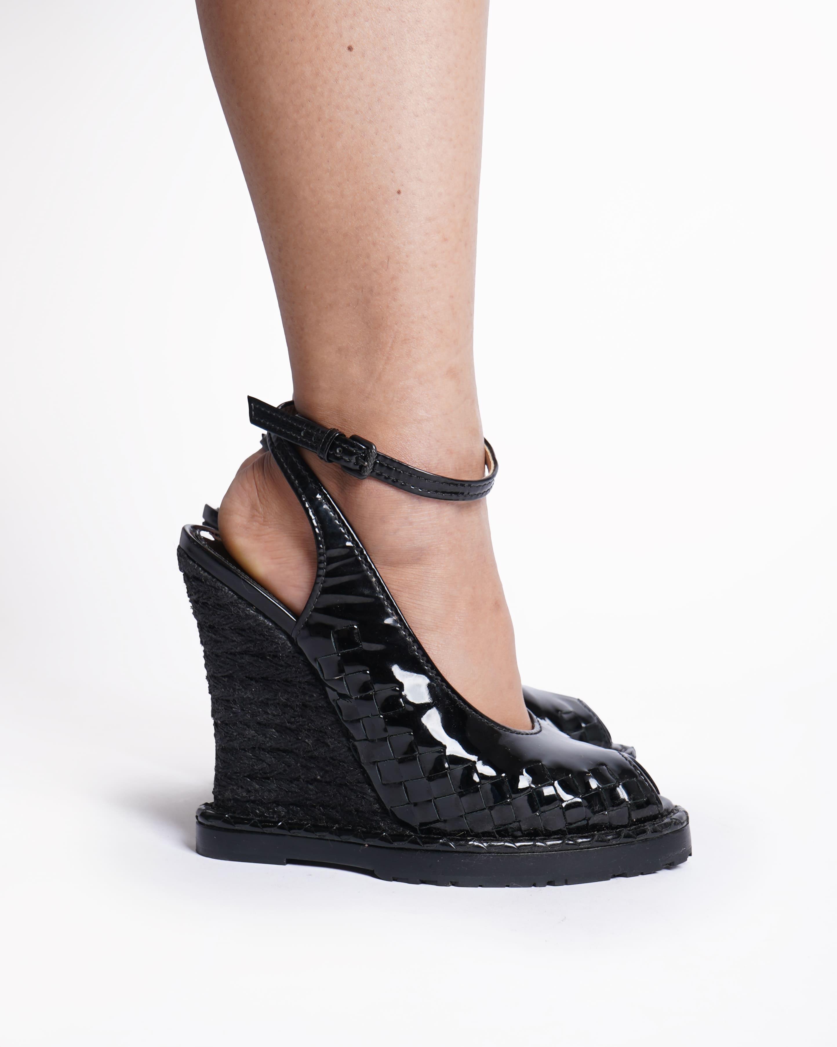 New Bottega Veneta Black Intrecciato Patent Leather Wedge Sandals