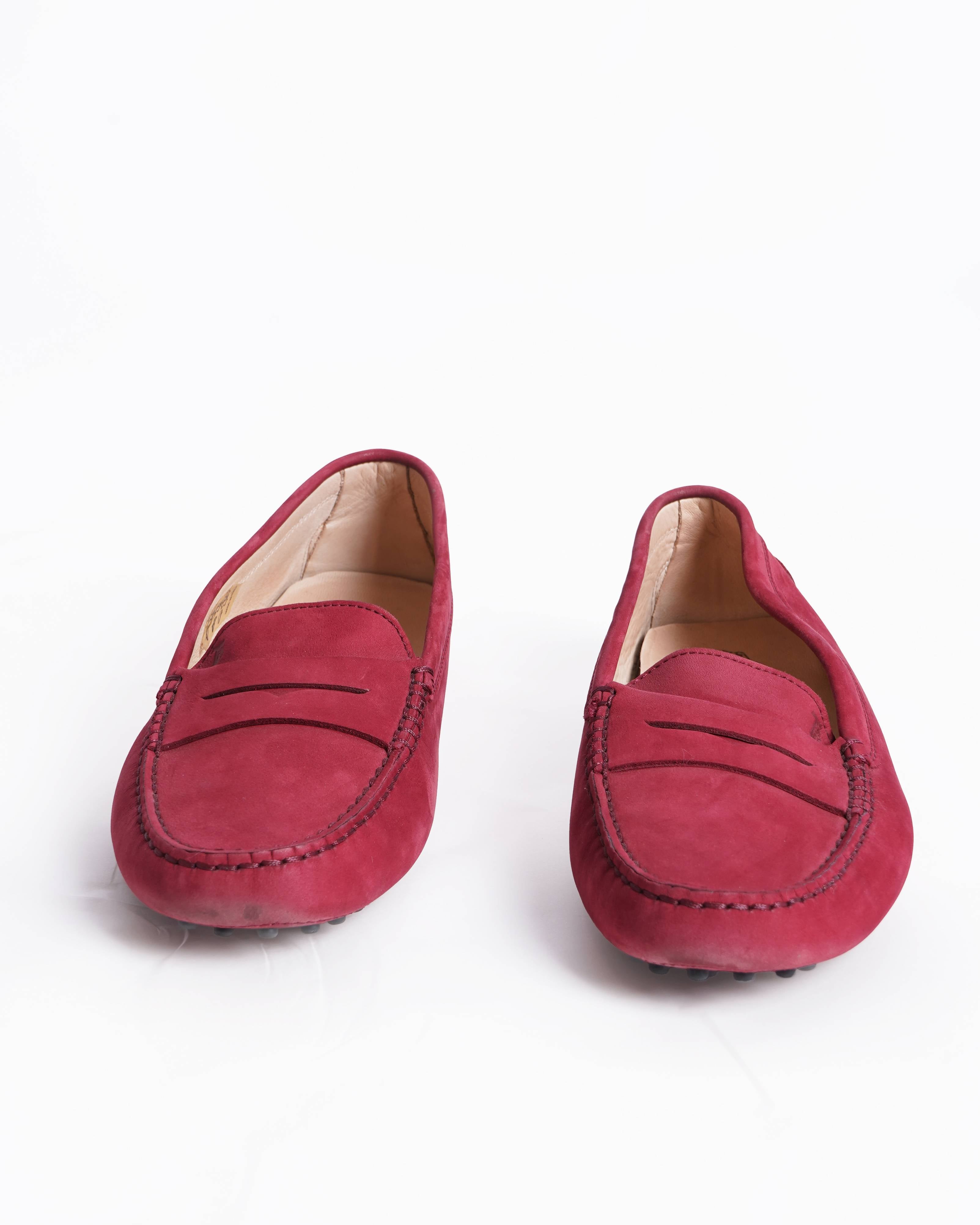 Tods gommino driving loafers in red suede