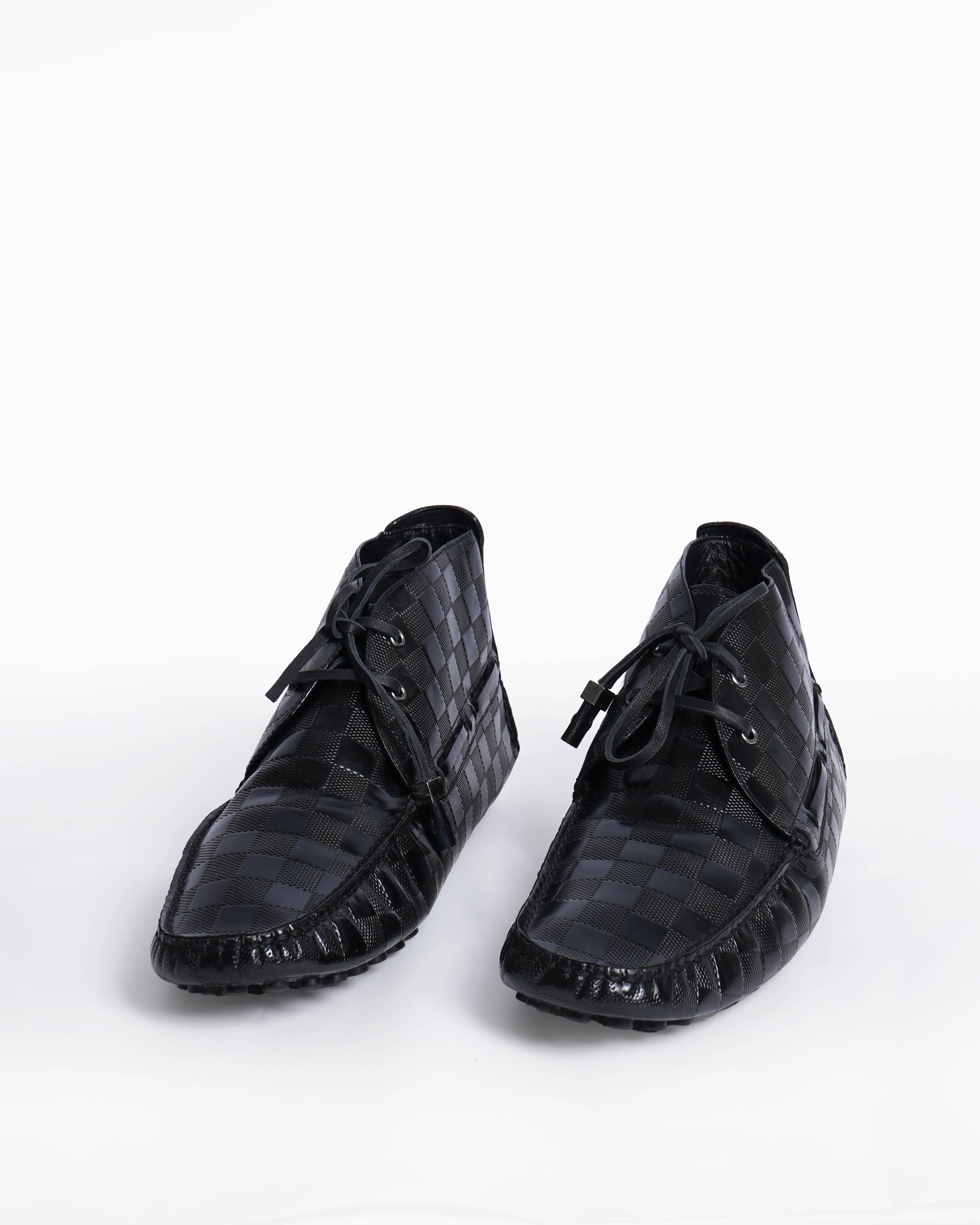 Louis Vuitton
lace up shoes