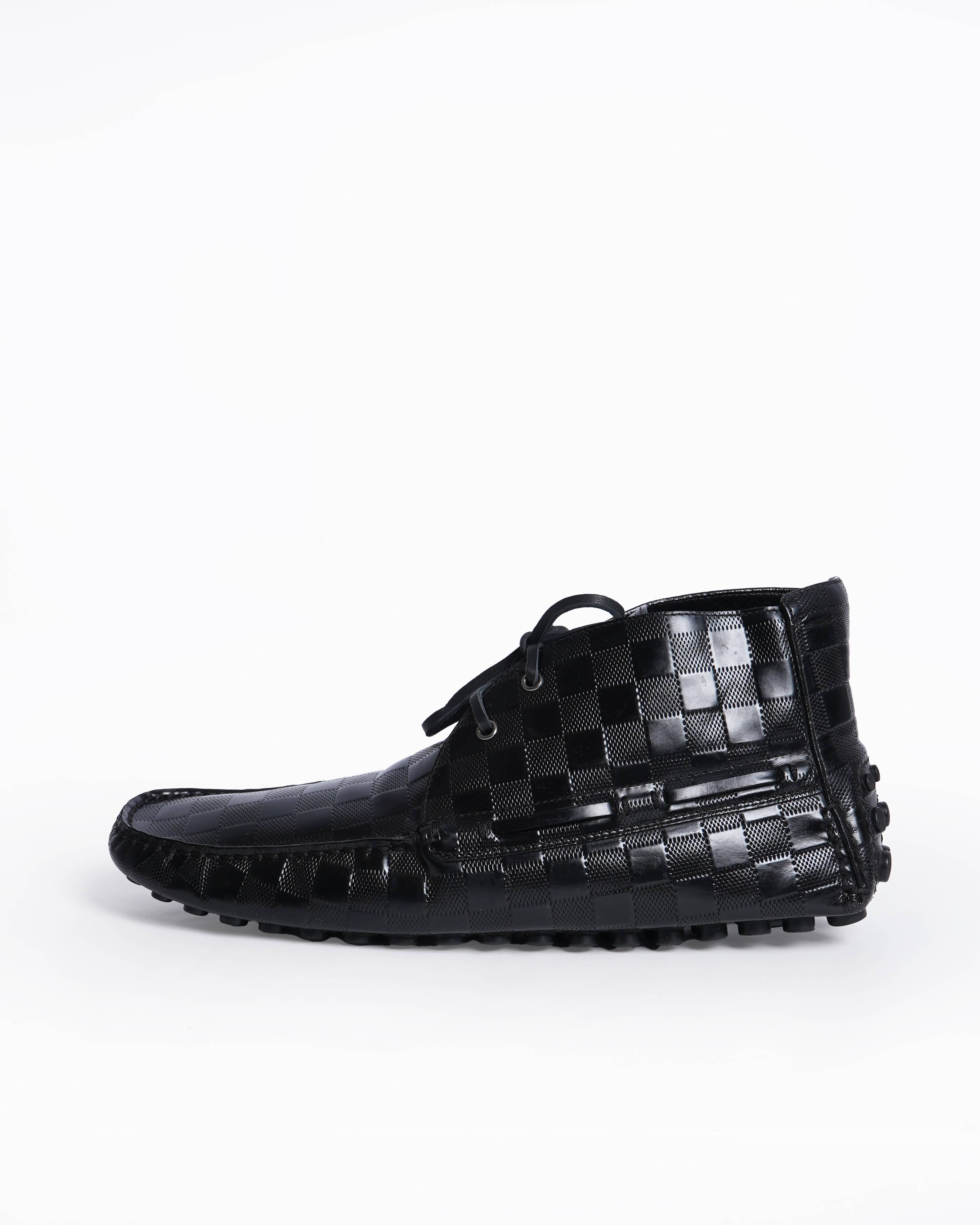 Louis Vuitton
lace up shoes