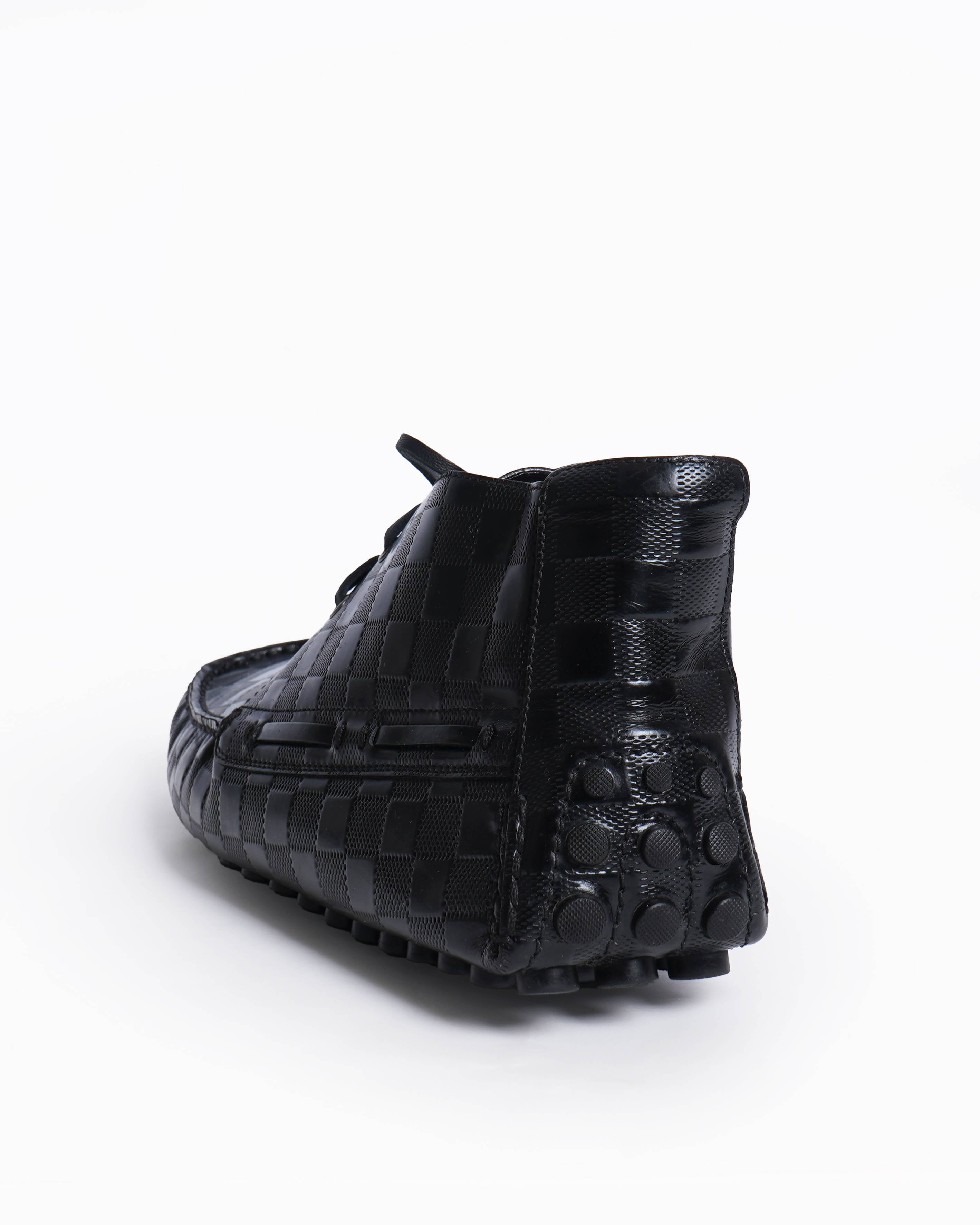 Louis Vuitton
lace up shoes