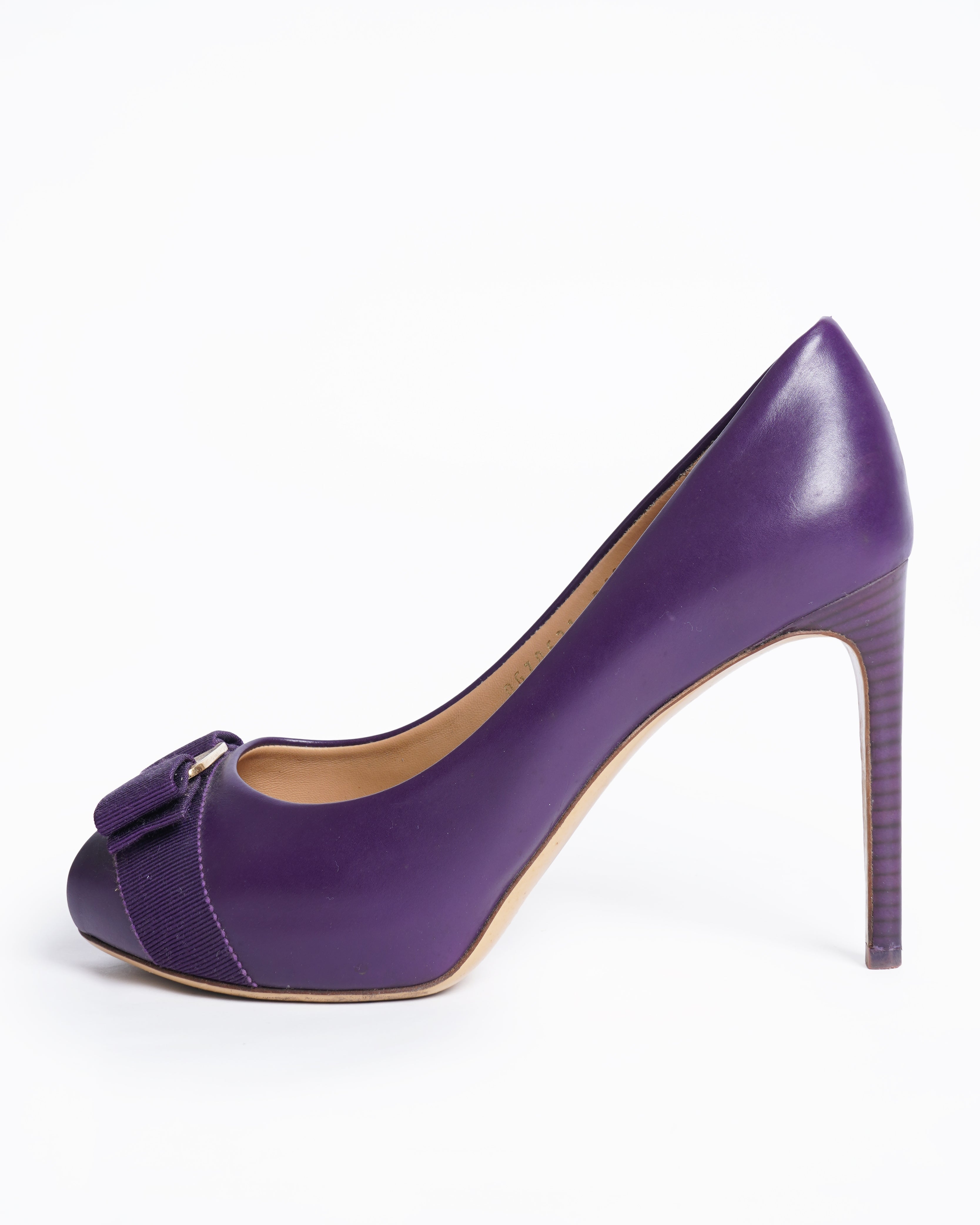 Salvatore ferragamo peep toe vara bow heels