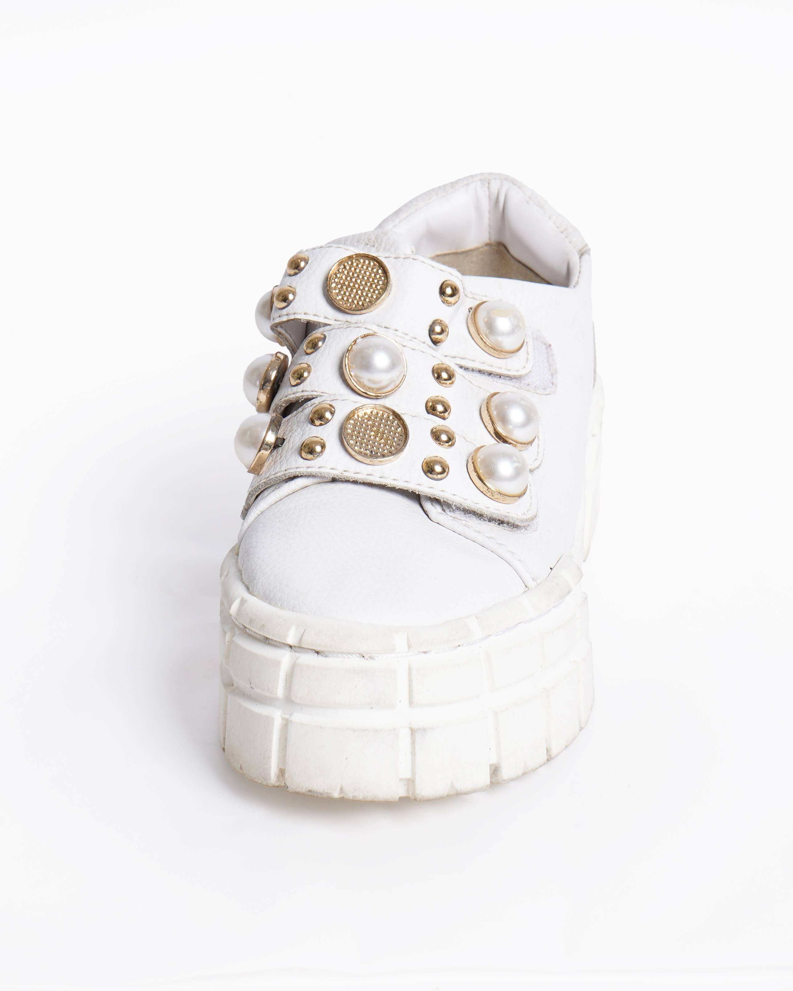 Karl Lagerfeld
White Leather Platform Cavan Sneakers With Pearl
