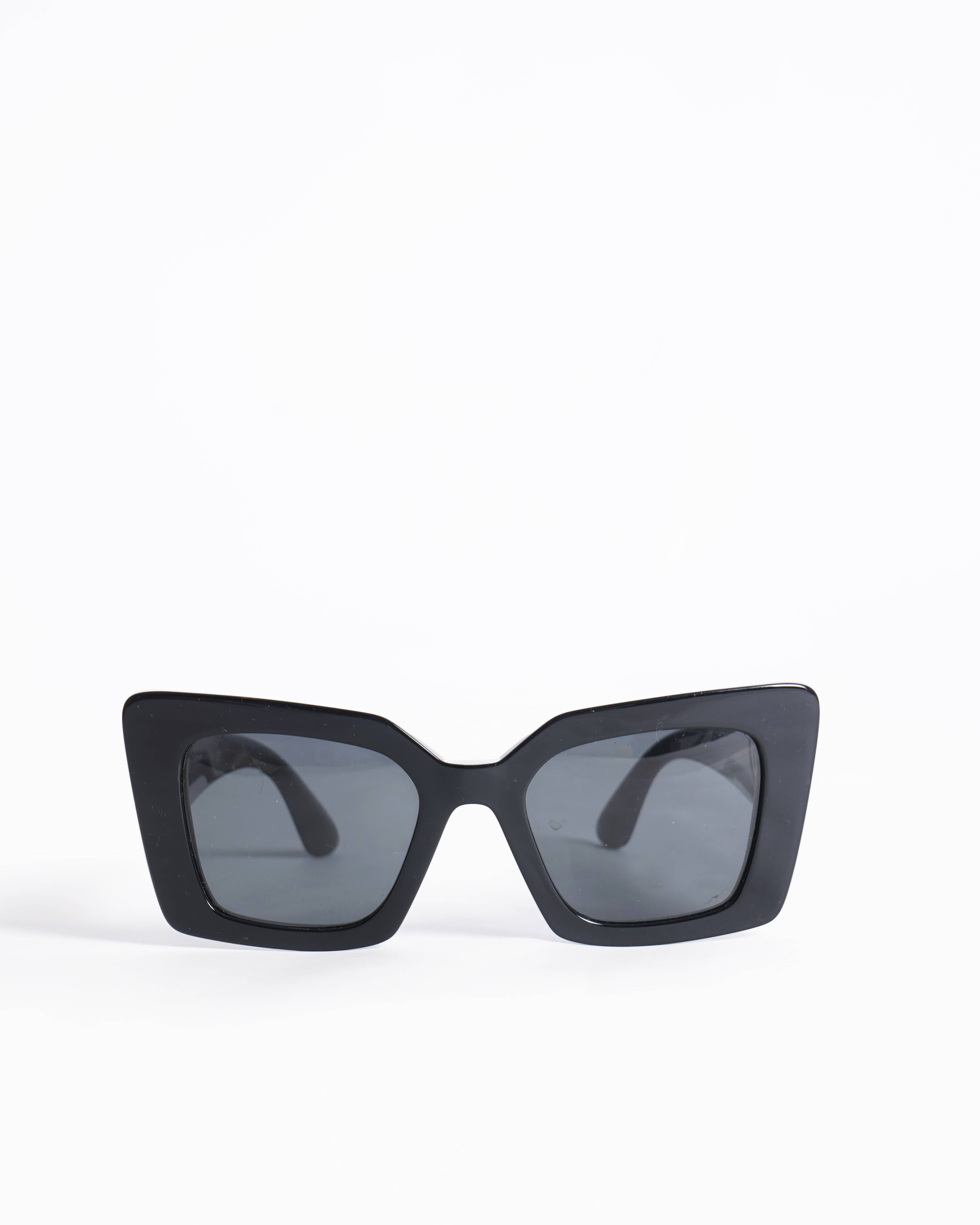Burberry daisy black square sunglasses
