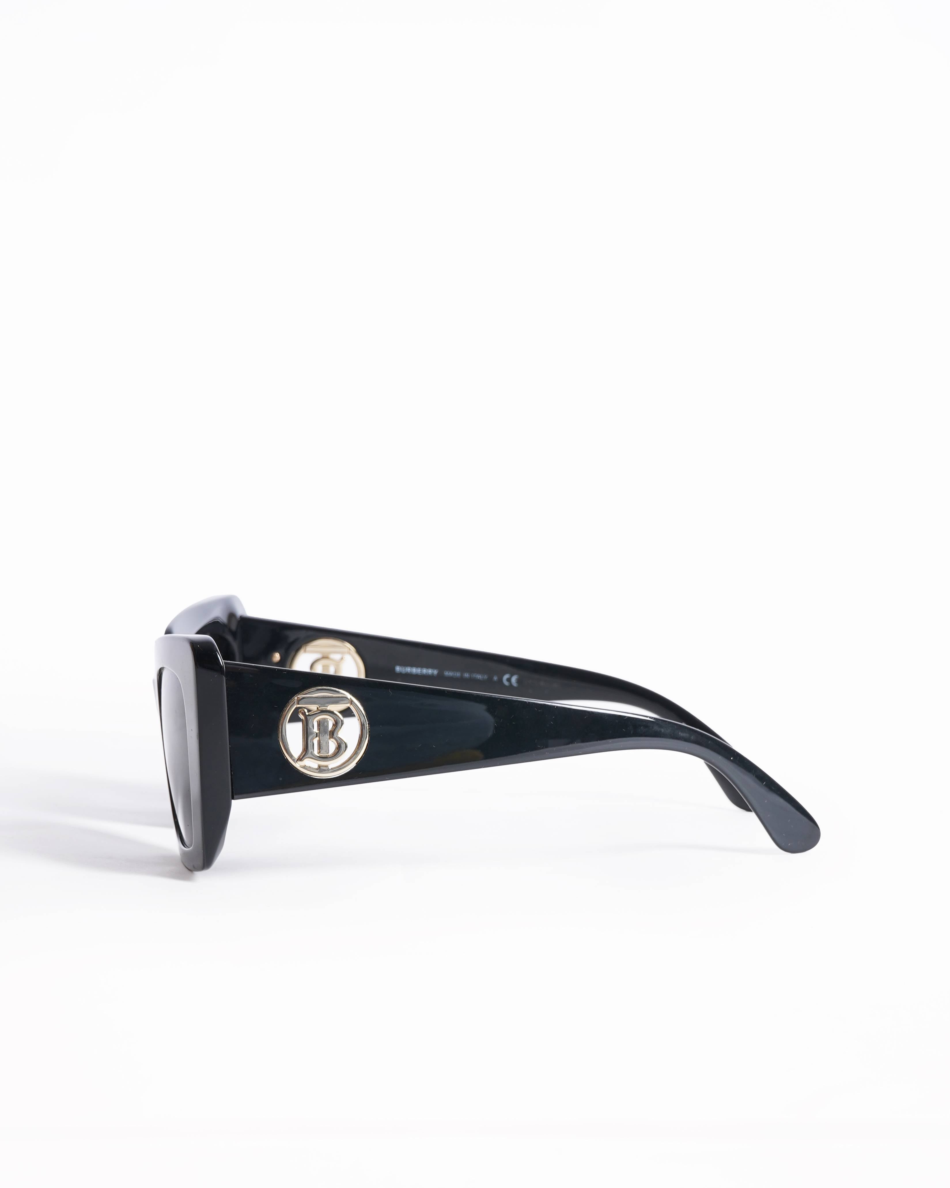 Burberry daisy black square sunglasses