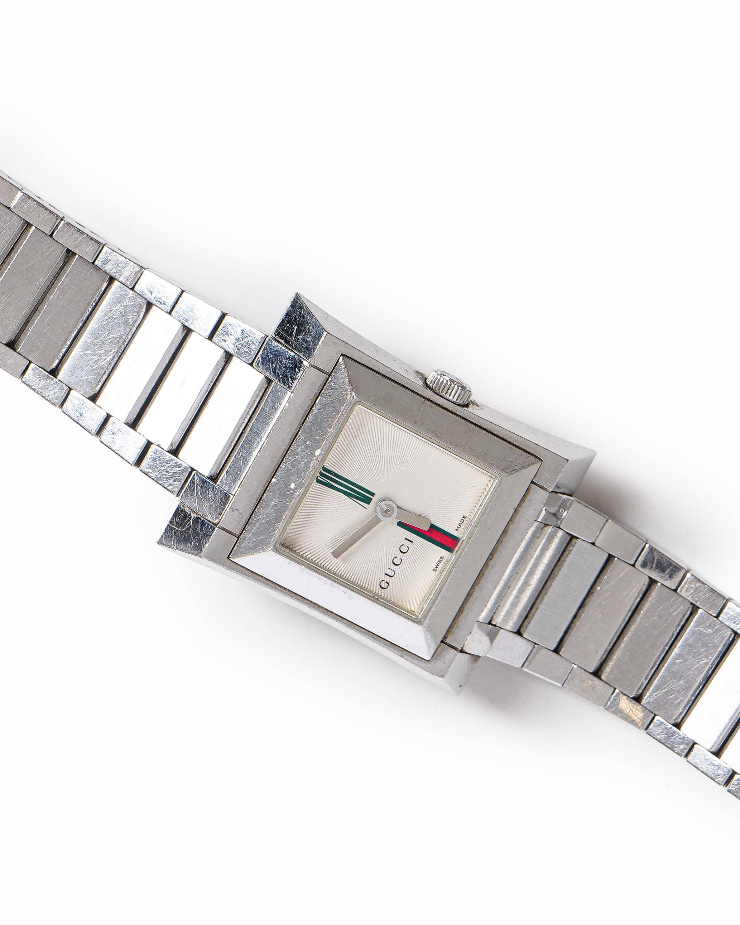 Gucci 111J Quartz S steel Silver Dial Watch