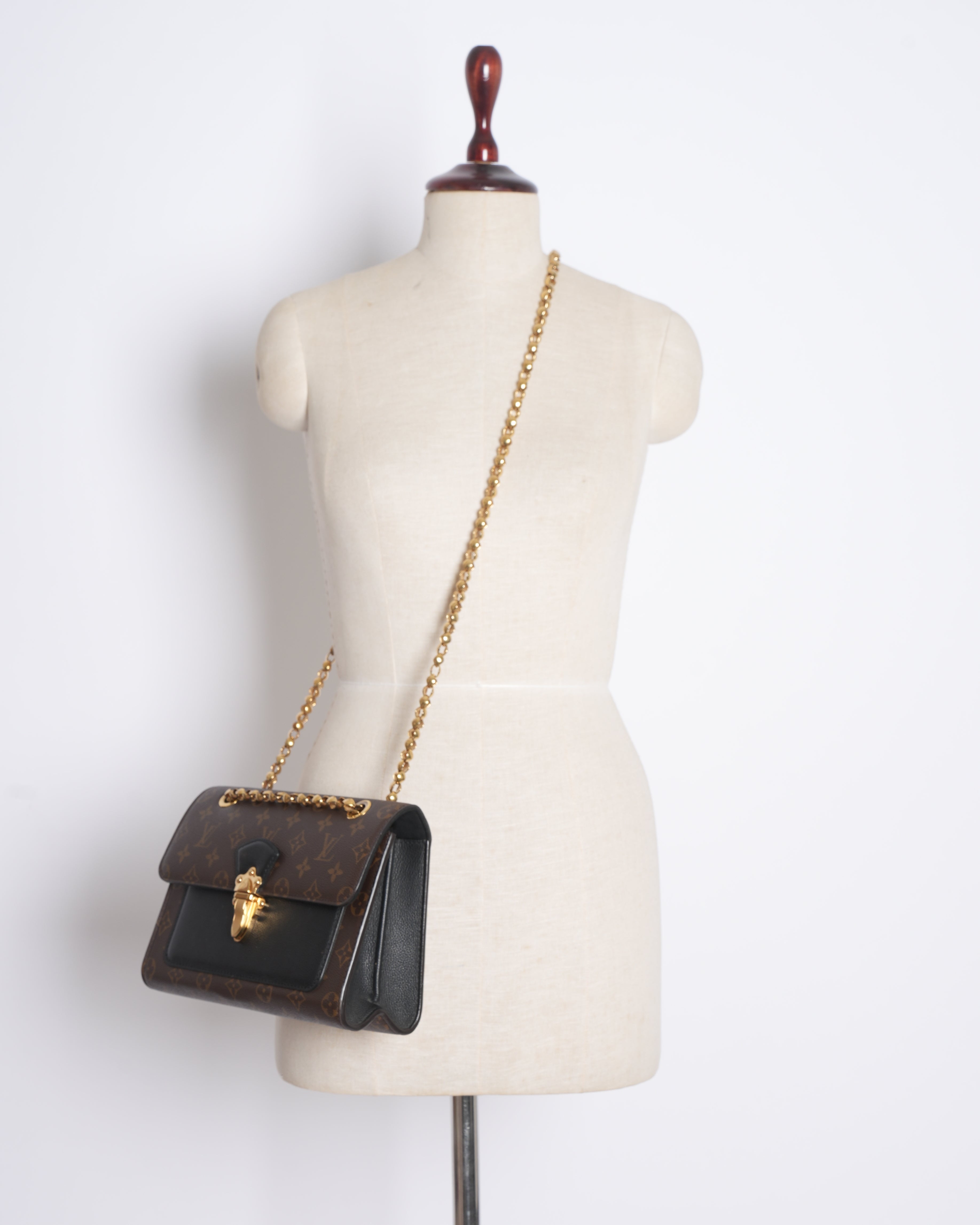 Louis vuitton victoire monogram crossbody bag