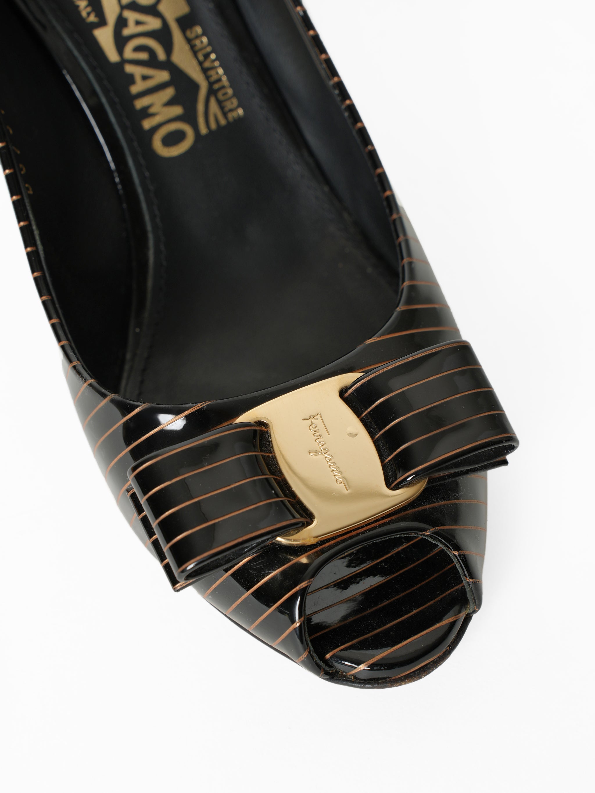 Ferragamo Pola Black And Gold Patent Leather Pumps